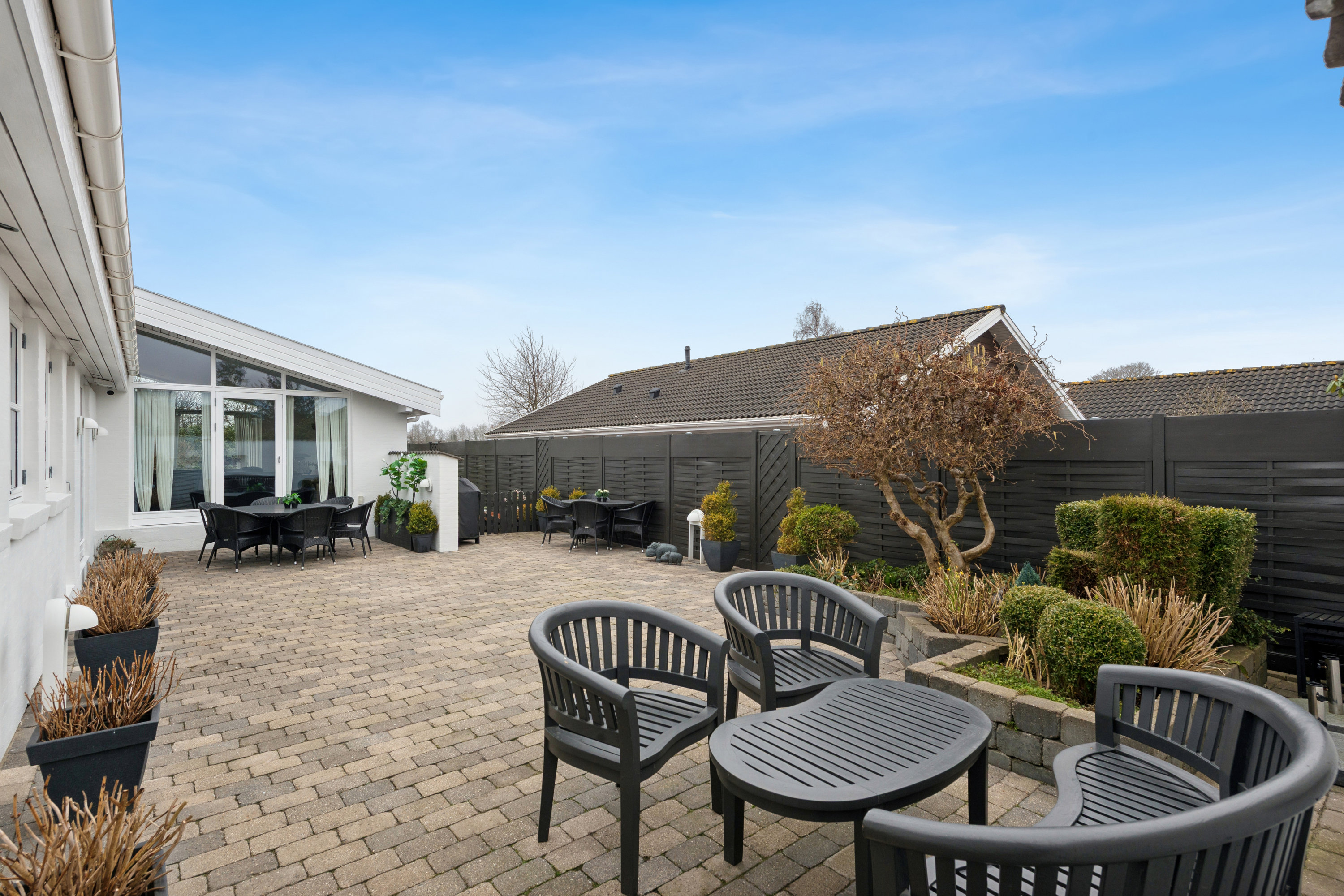 Fremhævet terrasse billede i fuldskærmstilstand. Billede af Sønderholmsvej 31, 2690 Karlslunde