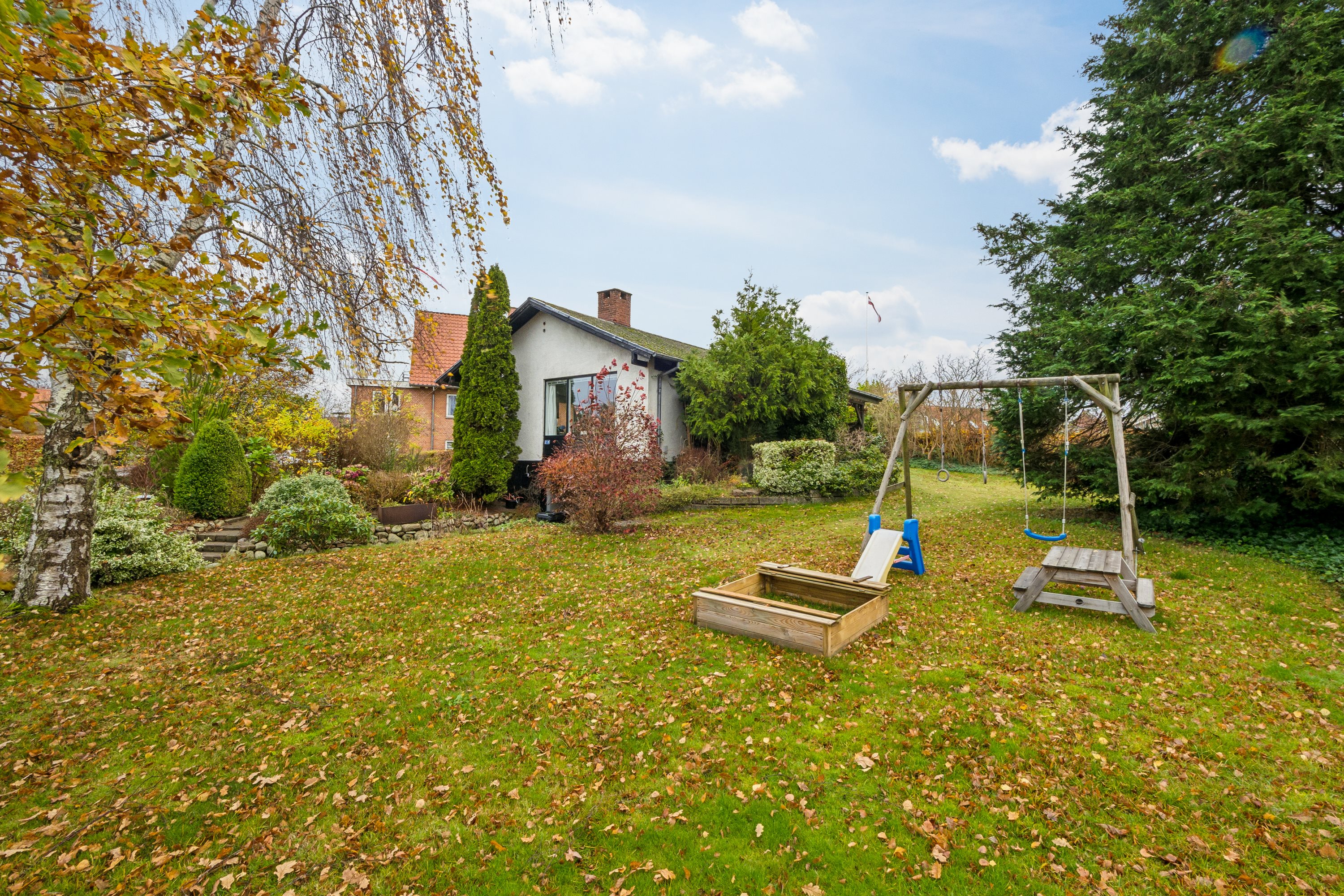 Fremhævet have billede i fuldskærmstilstand. Billede af Asmildvej 2H, 8800 Viborg