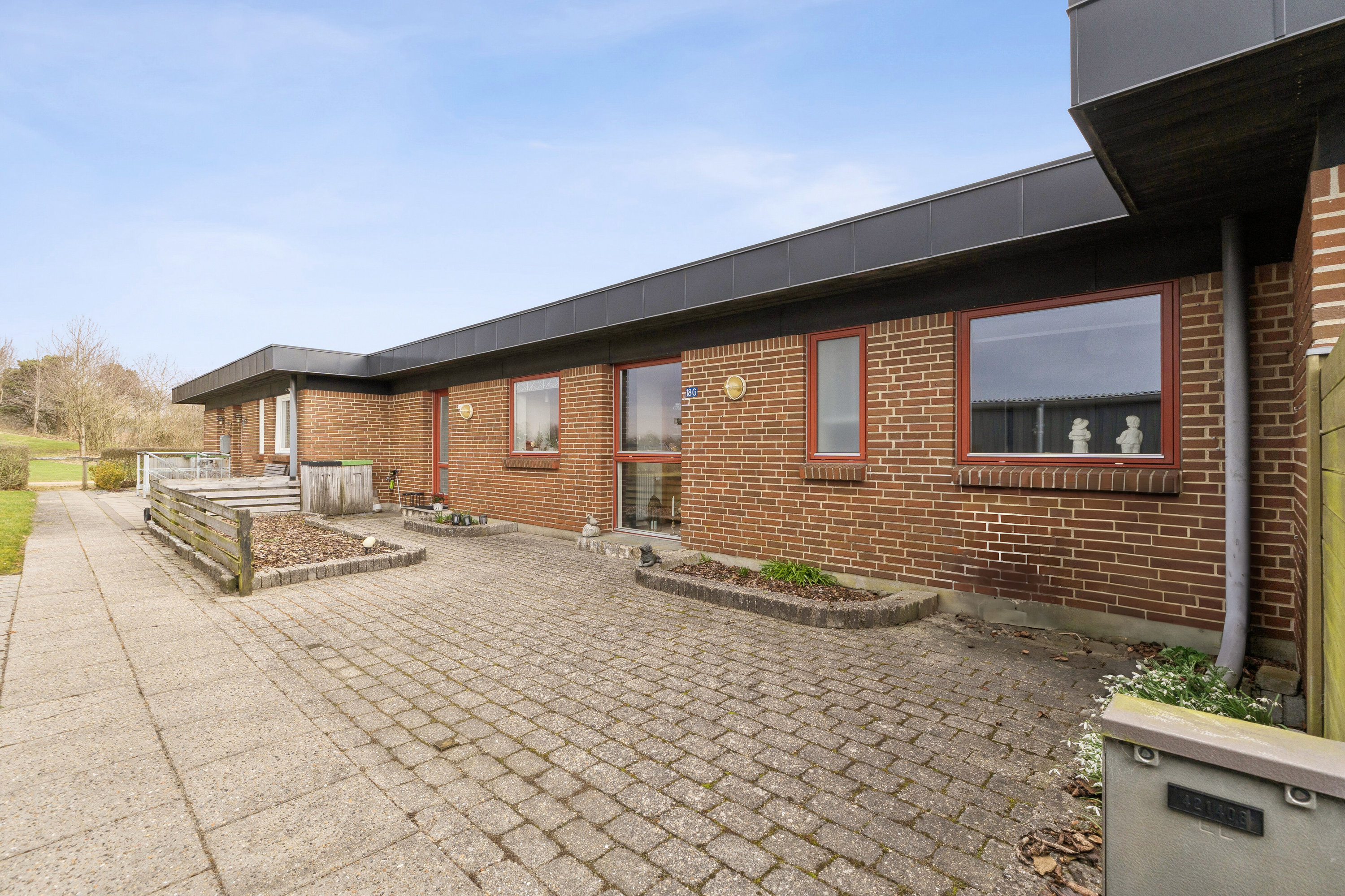 Fremhævet set fra haven billede i fuldskærmstilstand. Billede af Dalsvinget 18G, 7200 Grindsted