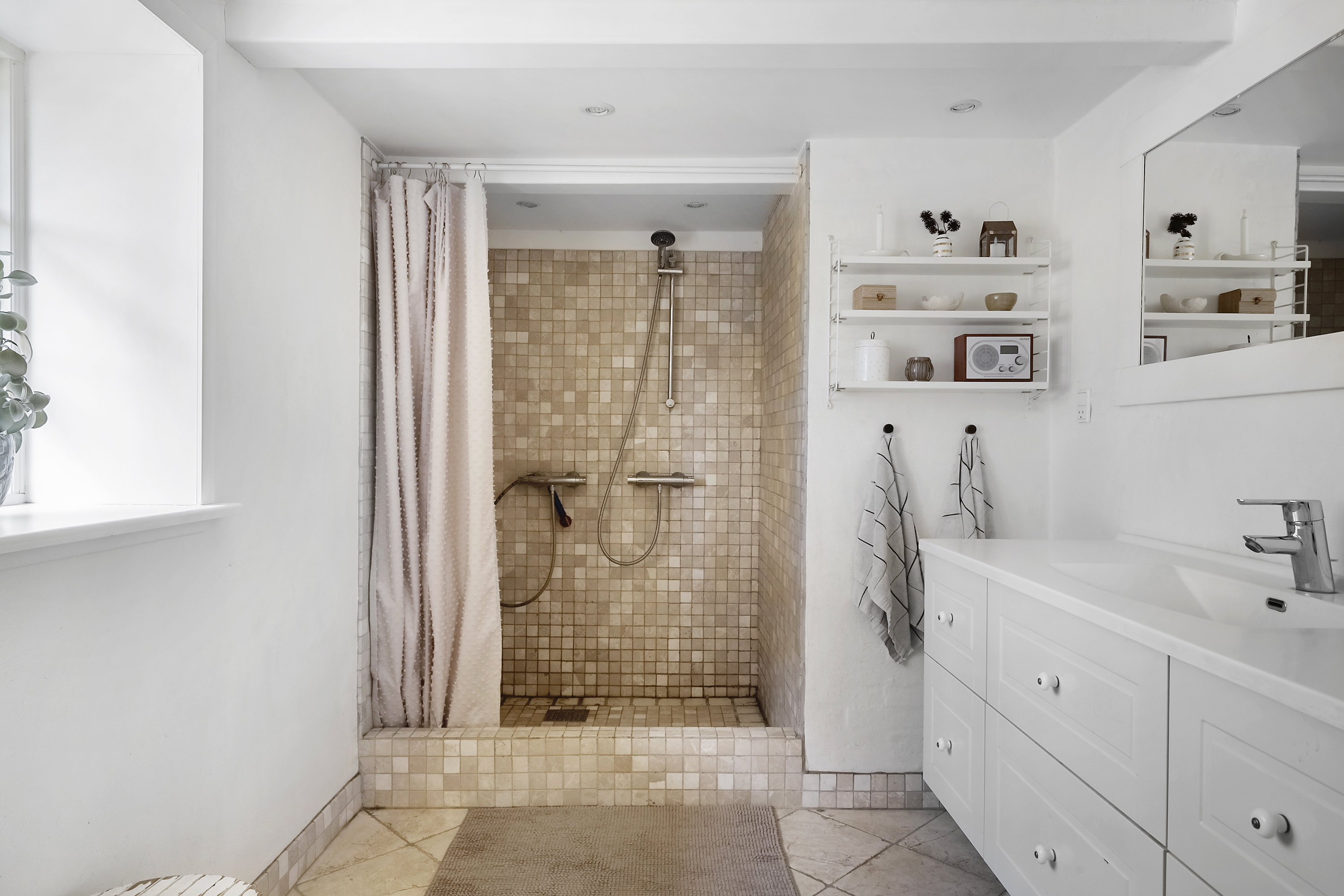 Fremhævet køkken billede i fuldskærmstilstand. Billede af Langergårdvej 18, Resen, 7600 Struer