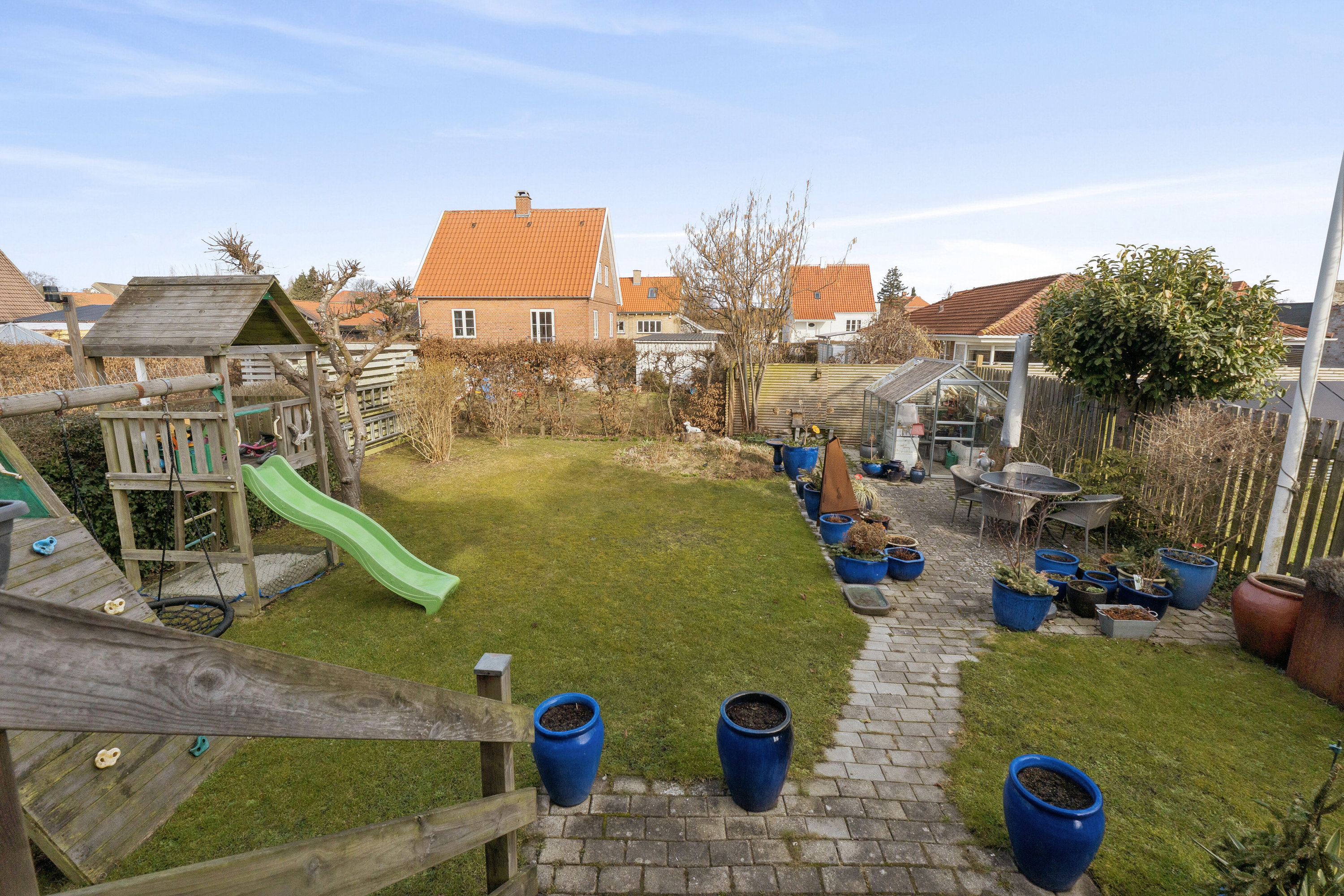 Fremhævet set fra haven billede i fuldskærmstilstand. Billede af Brostykkevej 84, 2650 Hvidovre