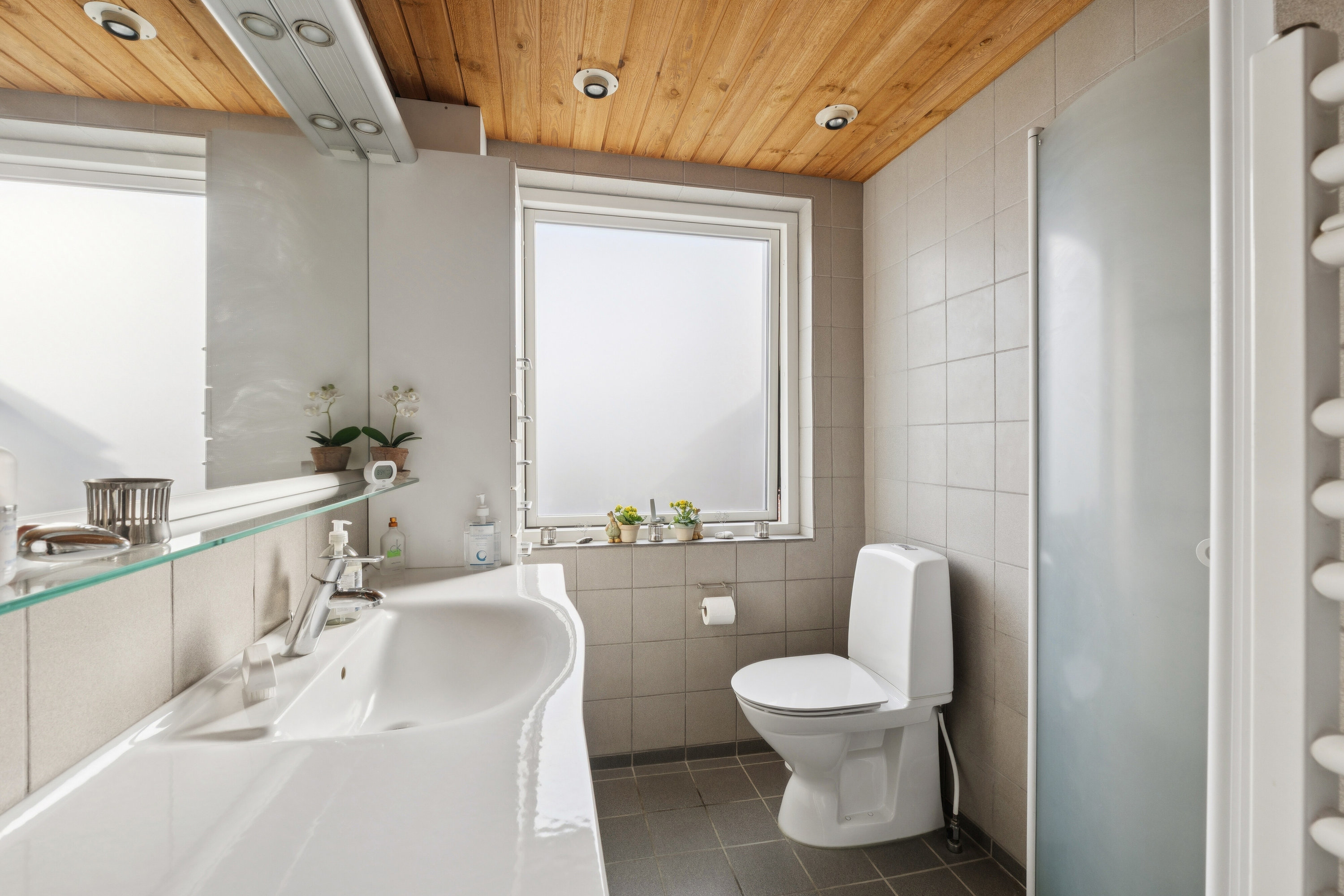 Fremhævet badeværelse billede i fuldskærmstilstand. Billede af Brostykkevej 84, 2650 Hvidovre