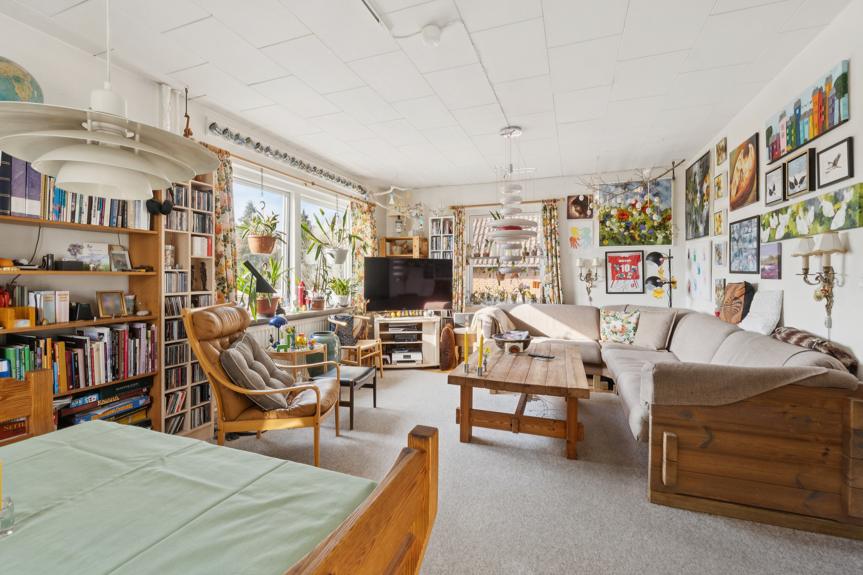 Fremhævet stue billede i fuldskærmstilstand. Billede af Brostykkevej 84, 2650 Hvidovre