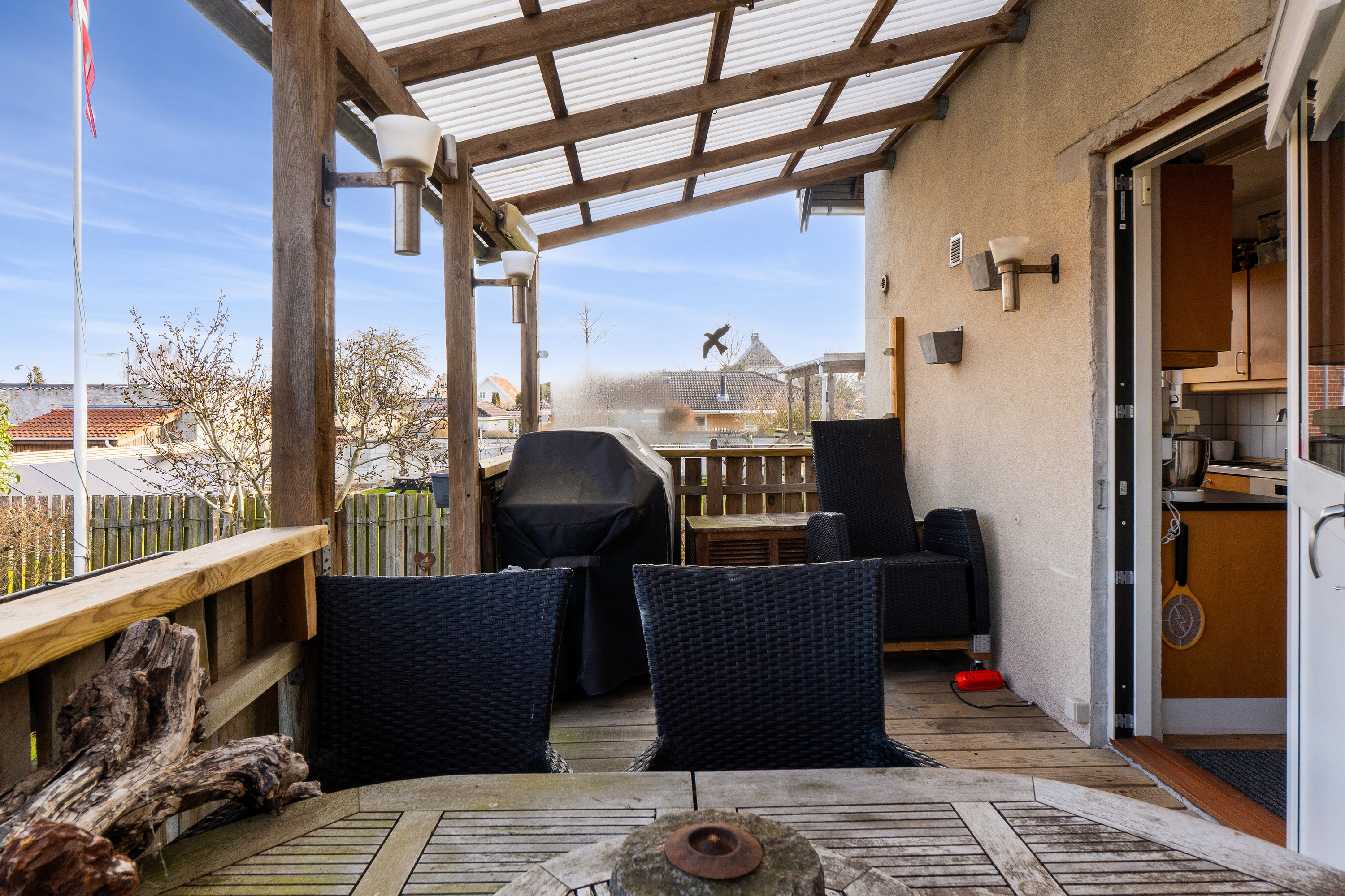 Fremhævet overdækket terrasse billede i fuldskærmstilstand. Billede af Brostykkevej 84, 2650 Hvidovre