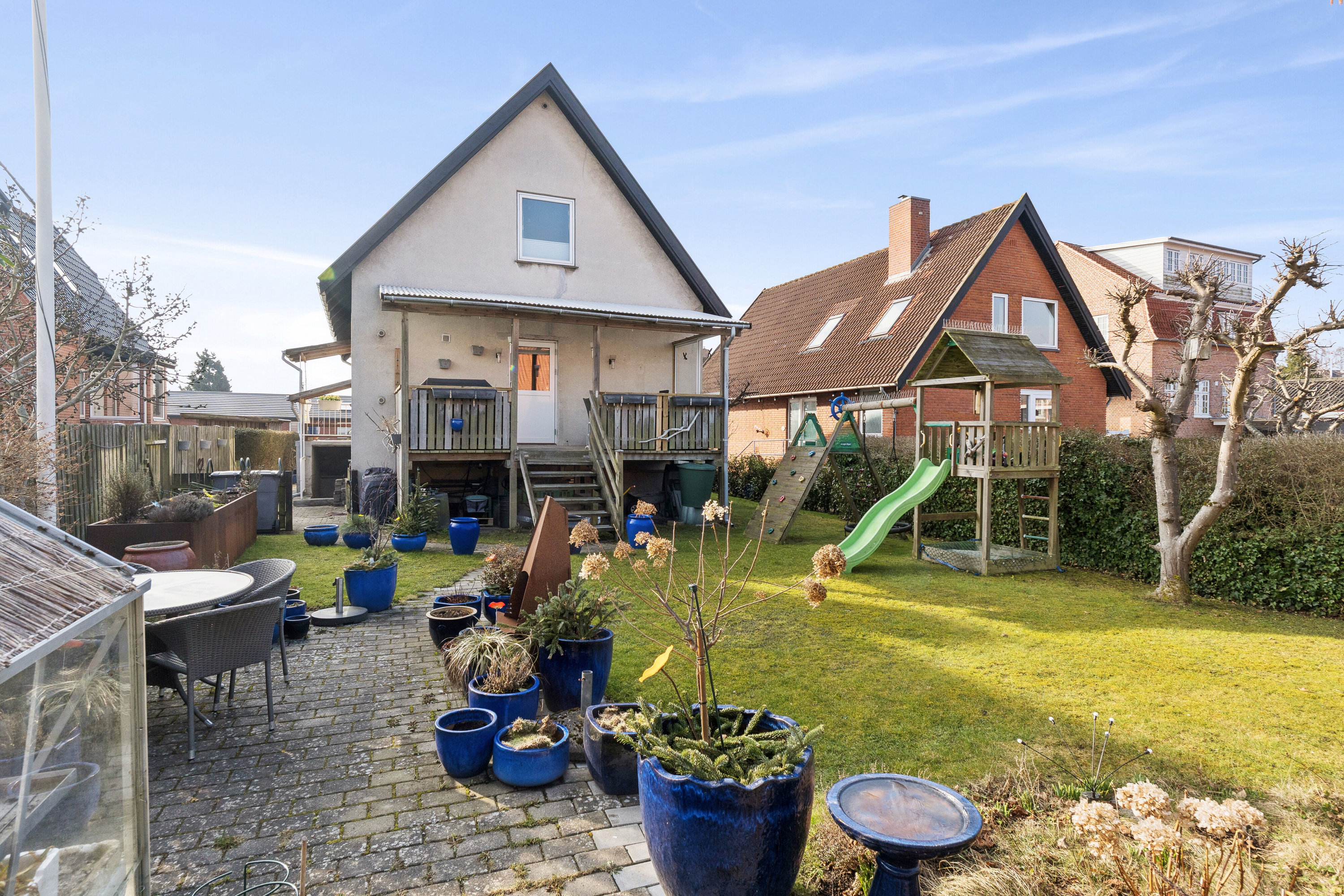 Fremhævet terrasse billede i fuldskærmstilstand. Billede af Brostykkevej 84, 2650 Hvidovre