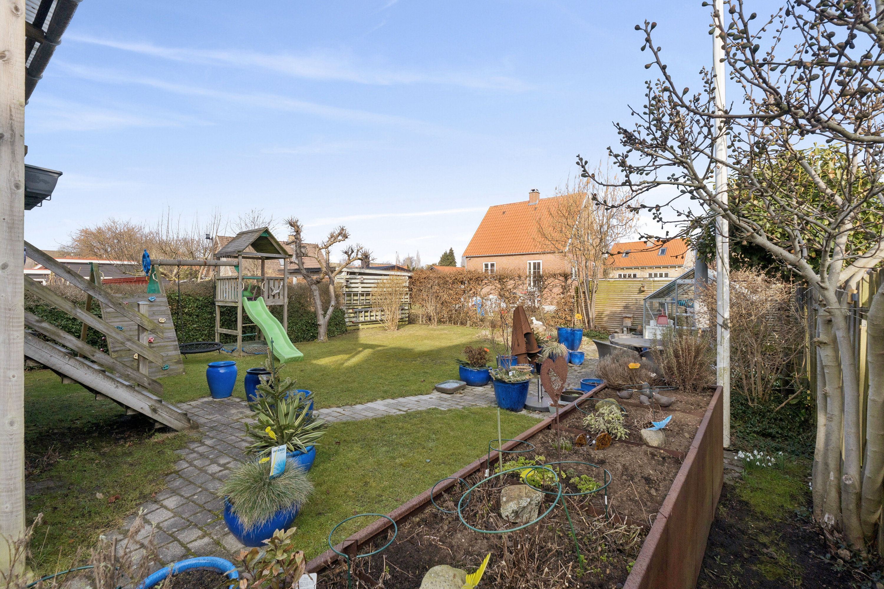 Fremhævet set fra haven billede i fuldskærmstilstand. Billede af Brostykkevej 84, 2650 Hvidovre