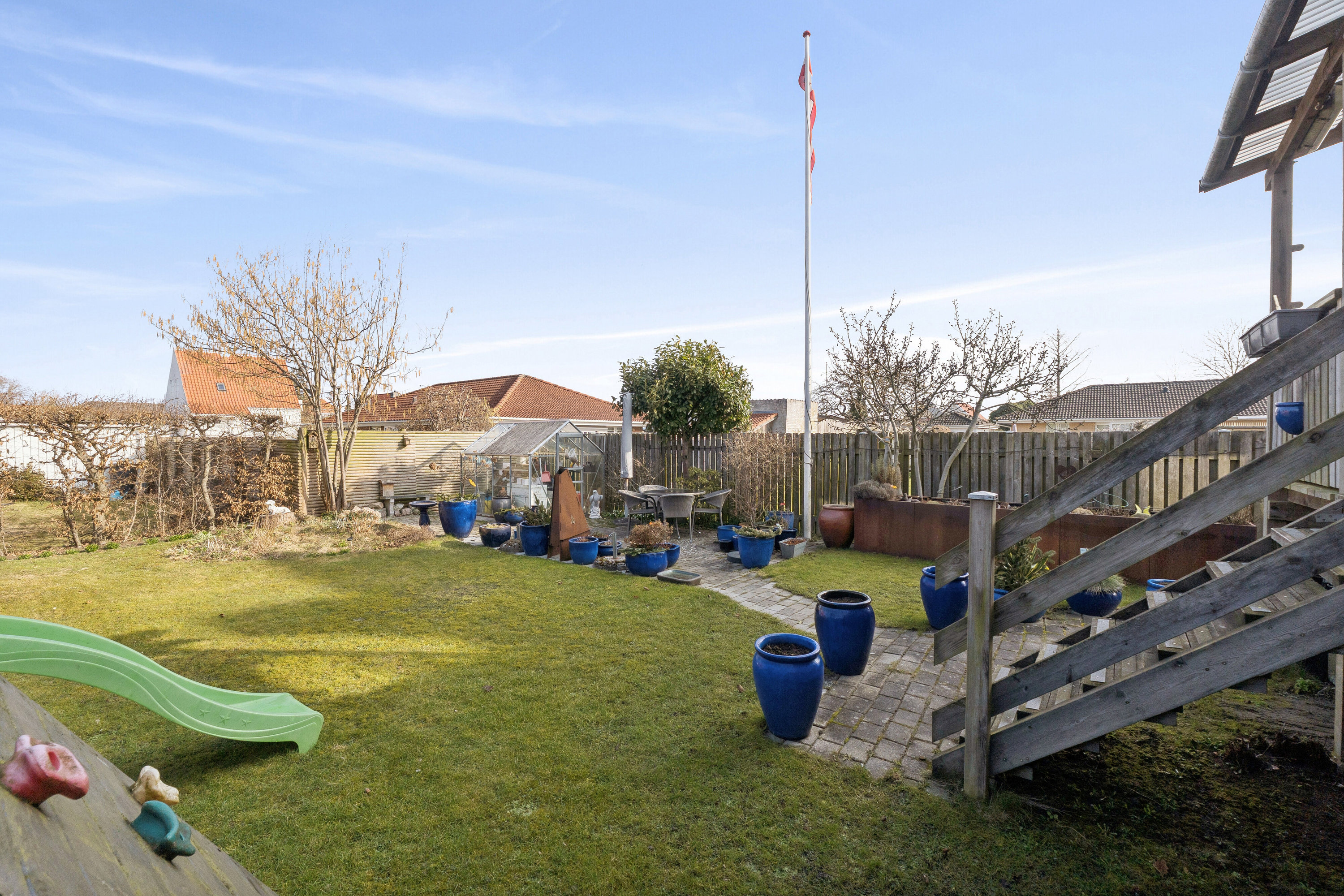 Fremhævet set fra haven billede i fuldskærmstilstand. Billede af Brostykkevej 84, 2650 Hvidovre