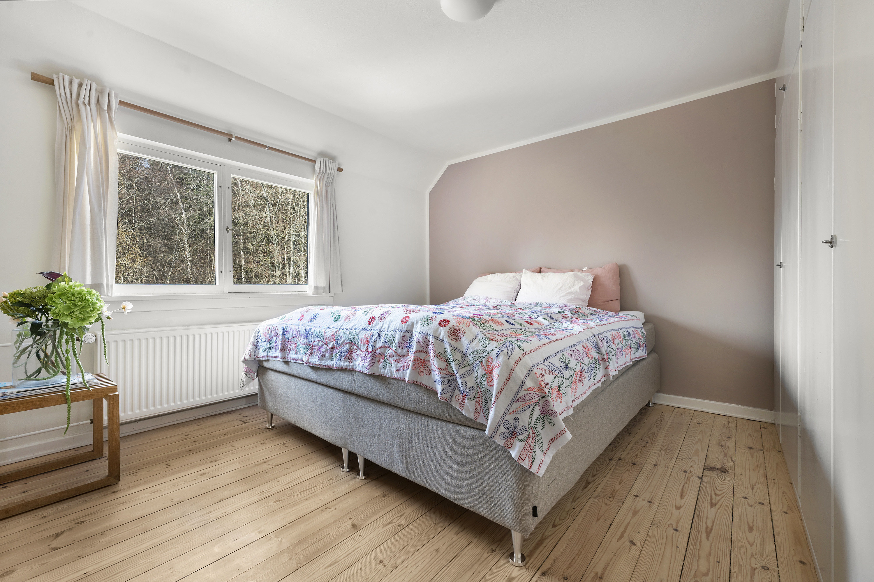 Fremhævet soveværelse billede i fuldskærmstilstand. Billede af Vejlemosevej 54, 2840 Holte