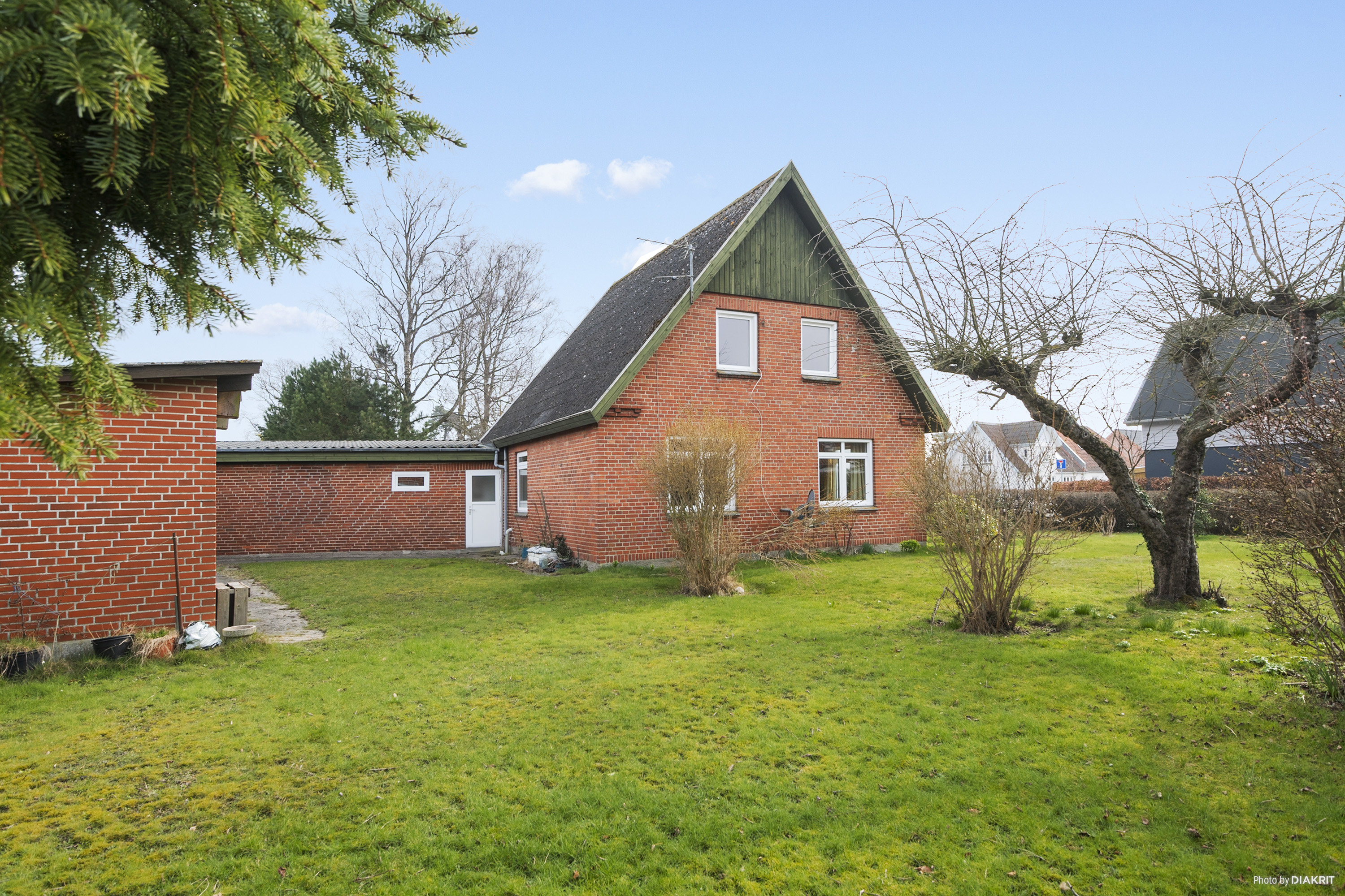 Fremhævet ejendommen billede i fuldskærmstilstand. Billede af Nørreled 2, Hou, 8300 Odder