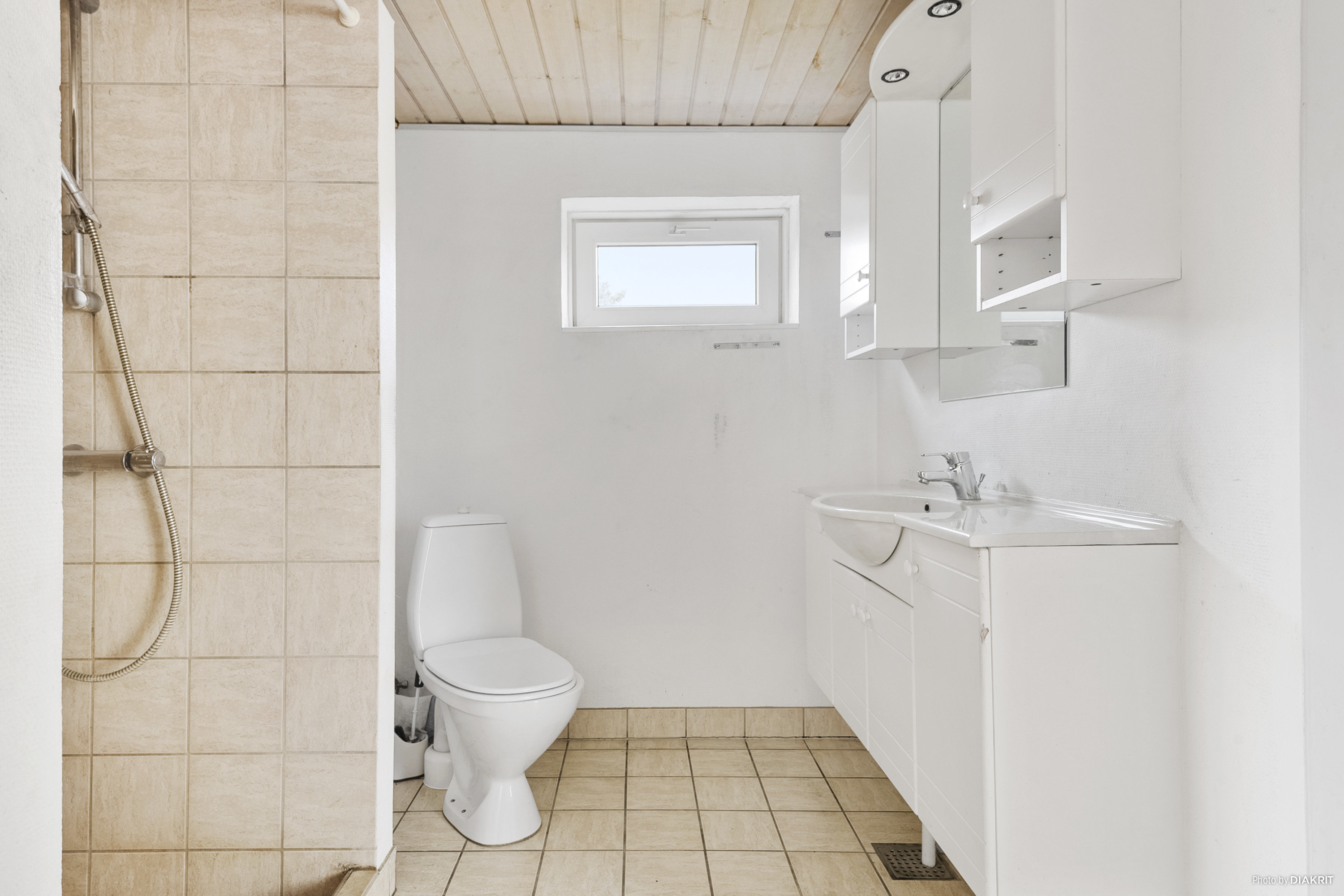 Fremhævet badeværelse billede i fuldskærmstilstand. Billede af Nørreled 2, Hou, 8300 Odder