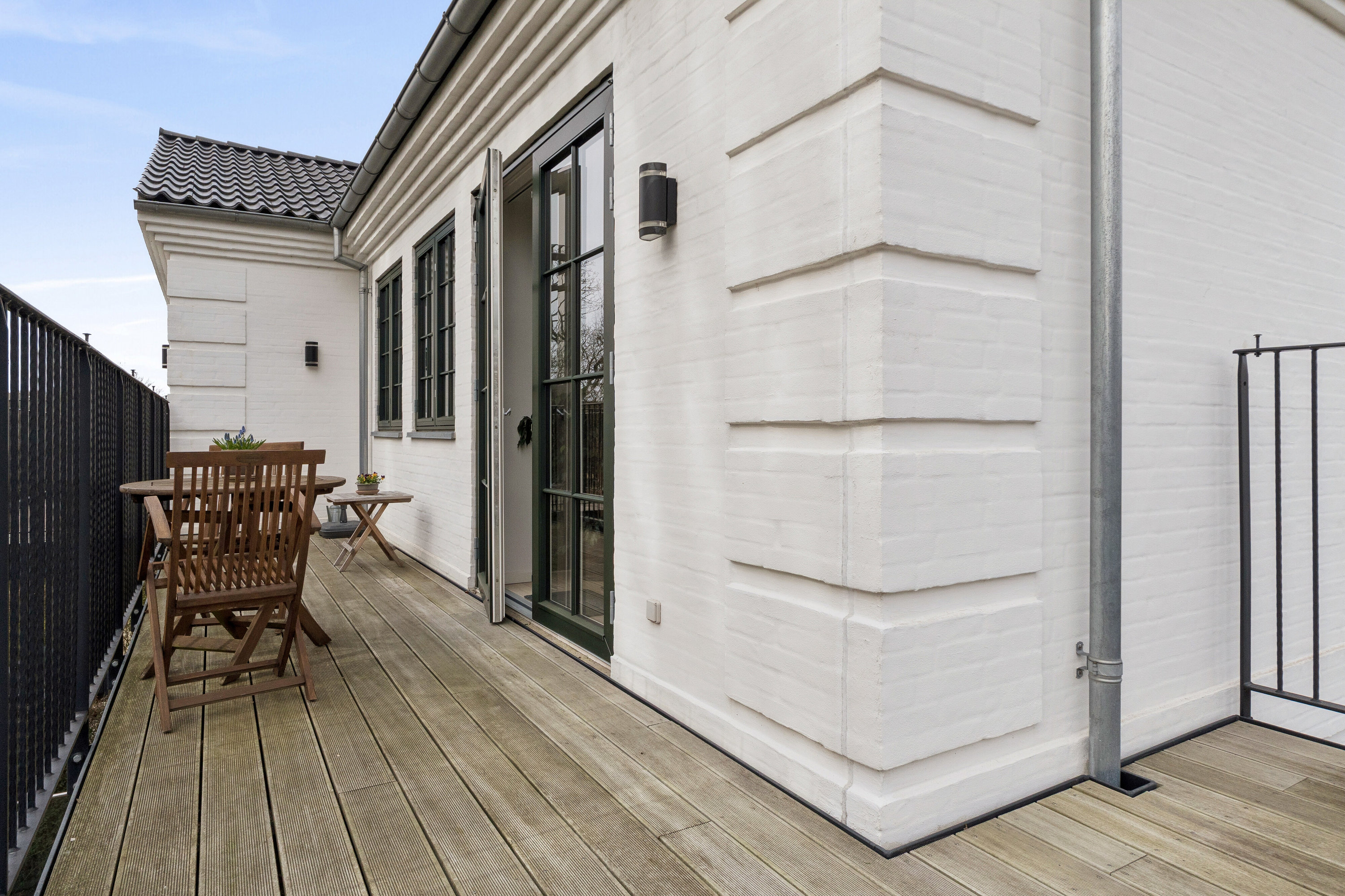 Fremhævet altan billede i fuldskærmstilstand. Billede af Svanelundsvej 6F, 1. 1., 9800 Hjørring