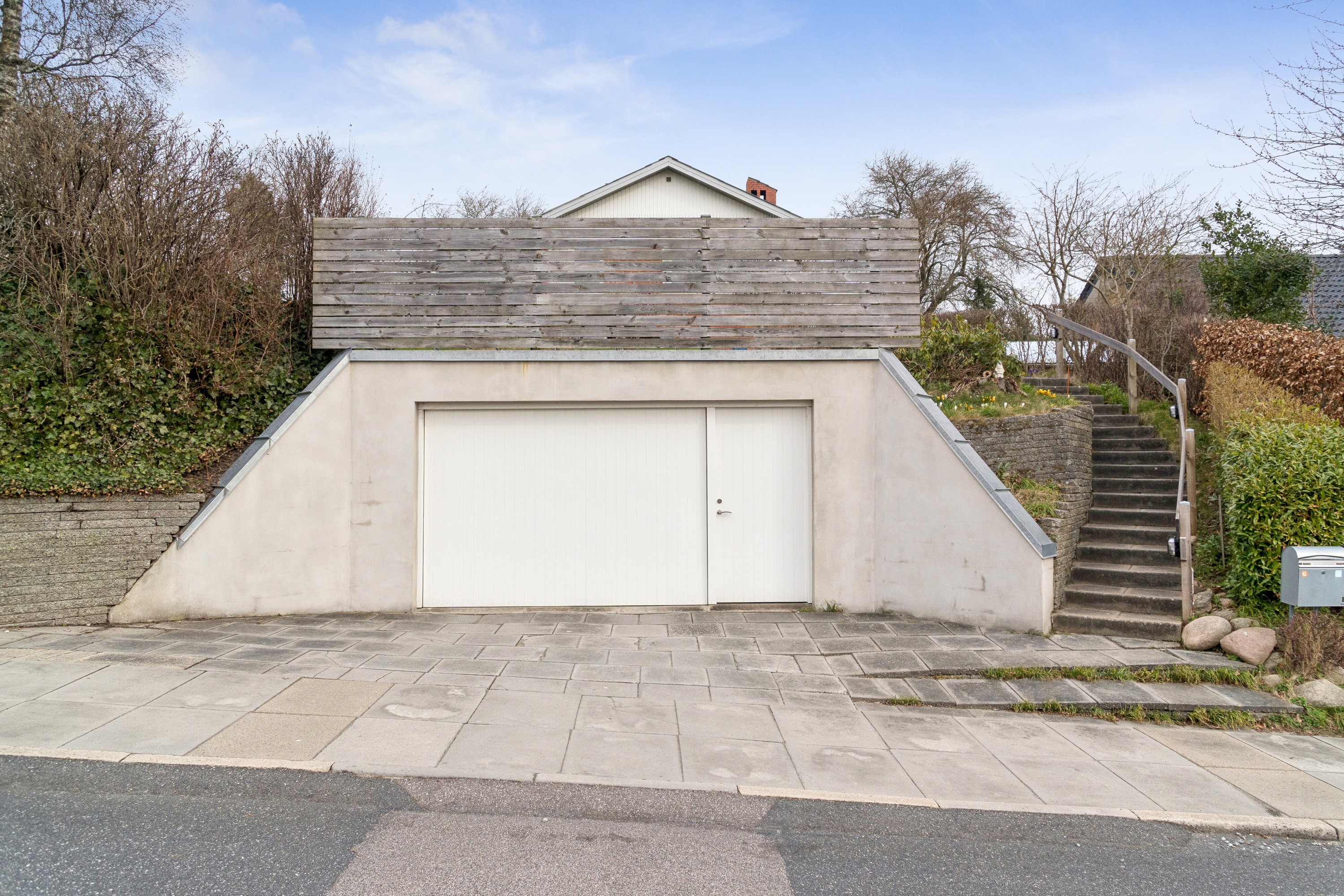 Fremhævet set fra haven billede i fuldskærmstilstand. Billede af Ladelundsvej 8, 8600 Silkeborg