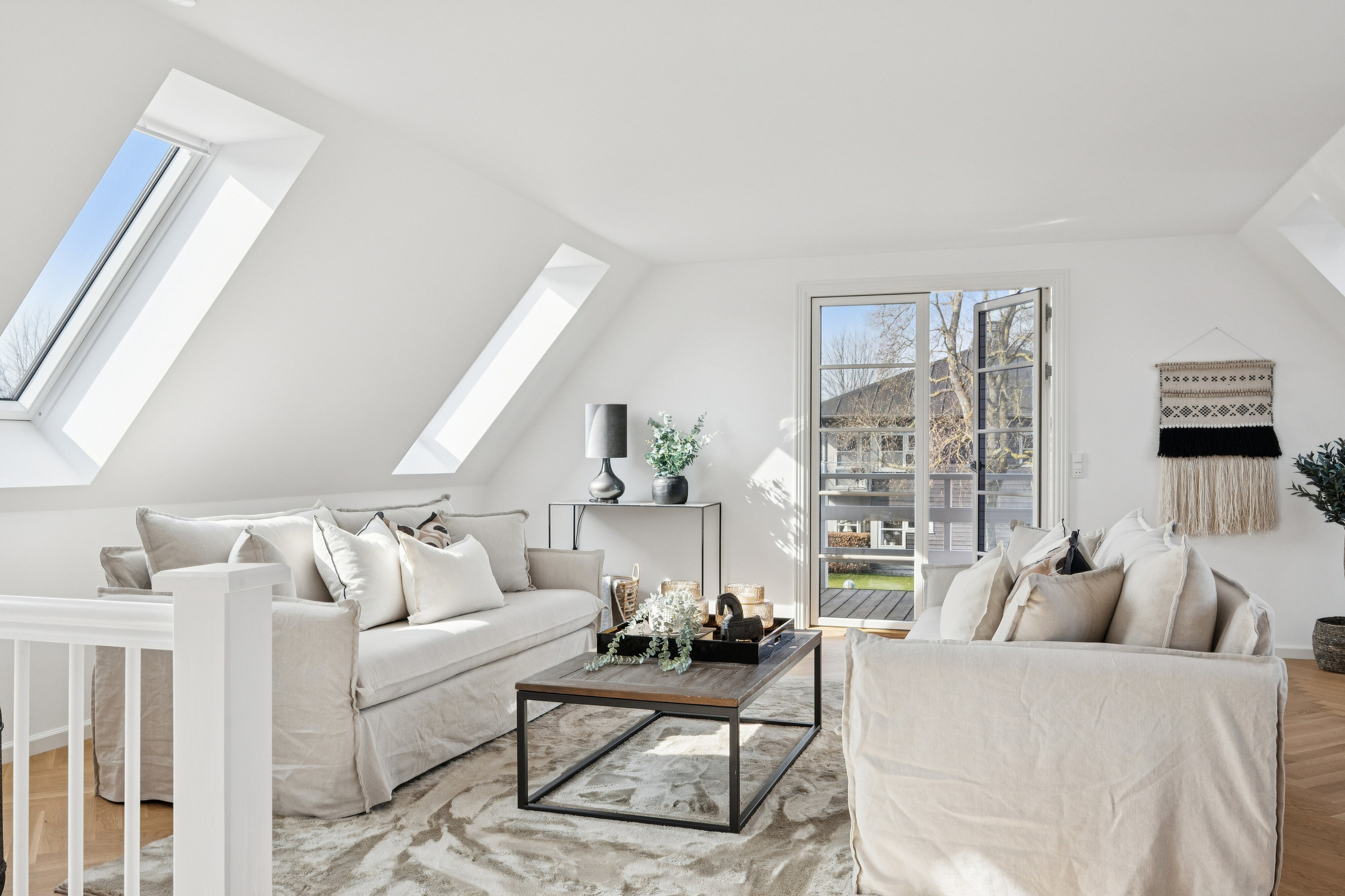 Fremhævet stue billede i fuldskærmstilstand. Billede af Peter Olsens Vej 2G, 3100 Hornbæk