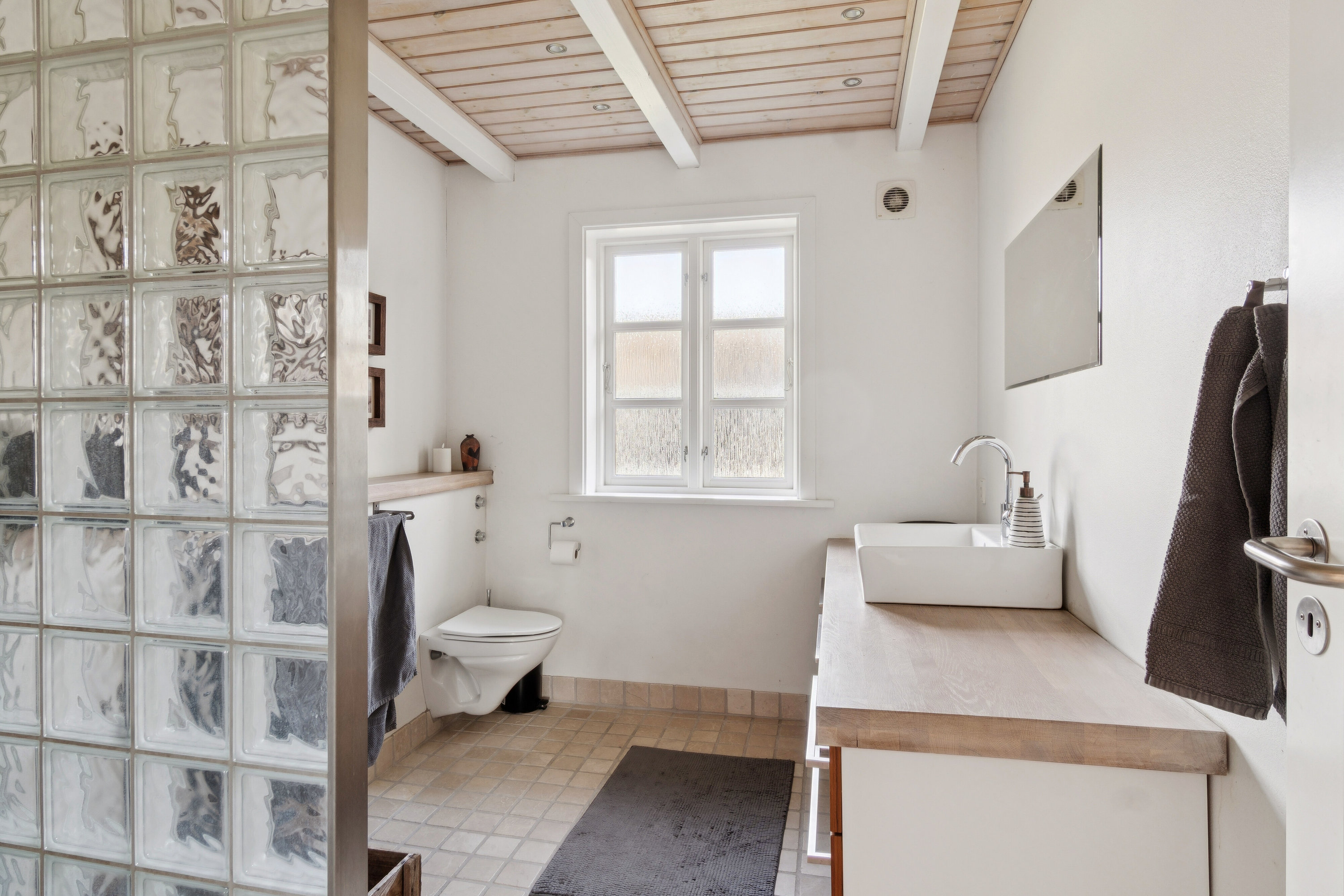 Fremhævet badeværelse billede i fuldskærmstilstand. Billede af Leifavej Østre 6, 4550 Asnæs