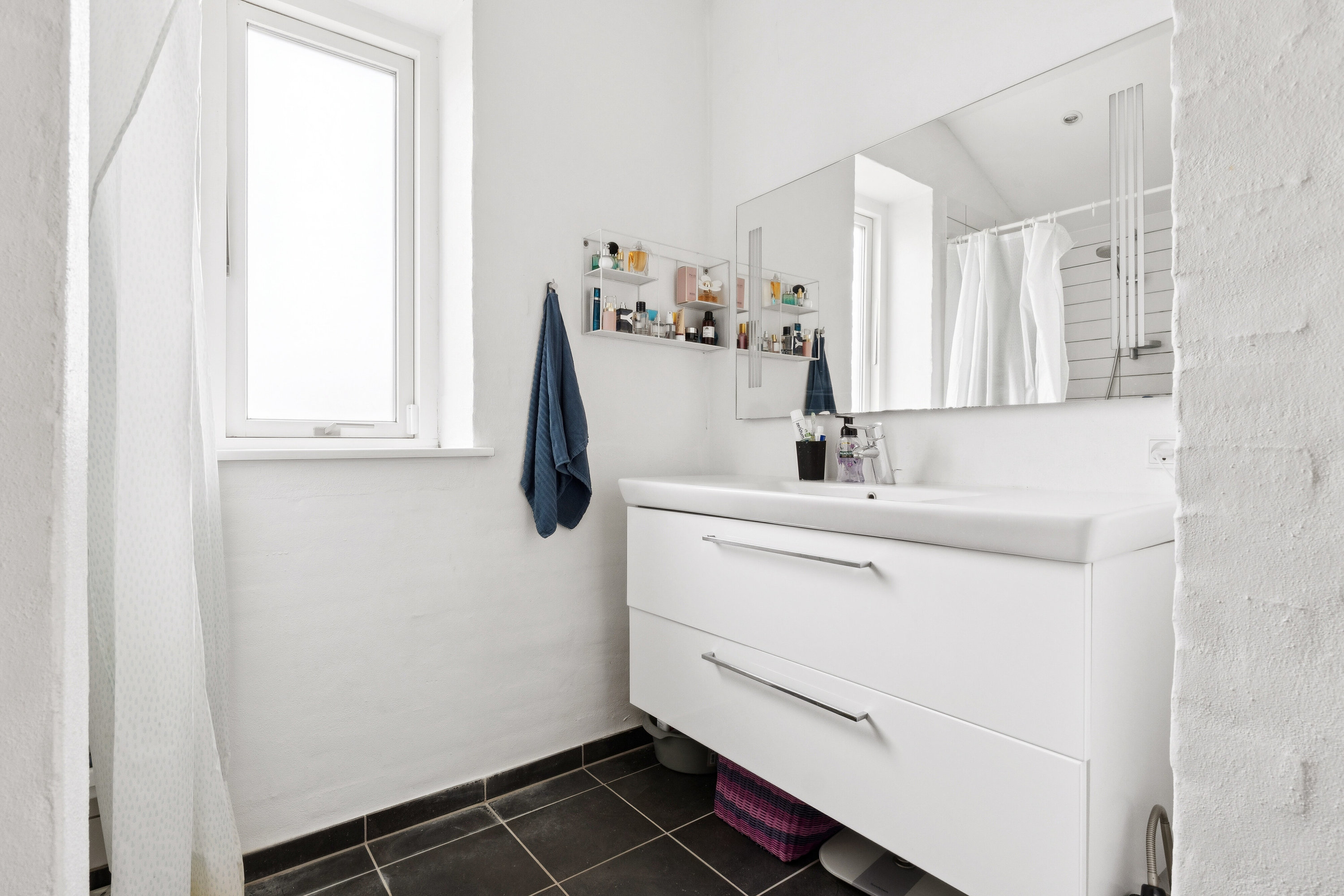 Fremhævet badeværelse billede i fuldskærmstilstand. Billede af Lykkesholms Allé 19, 8260 Viby J