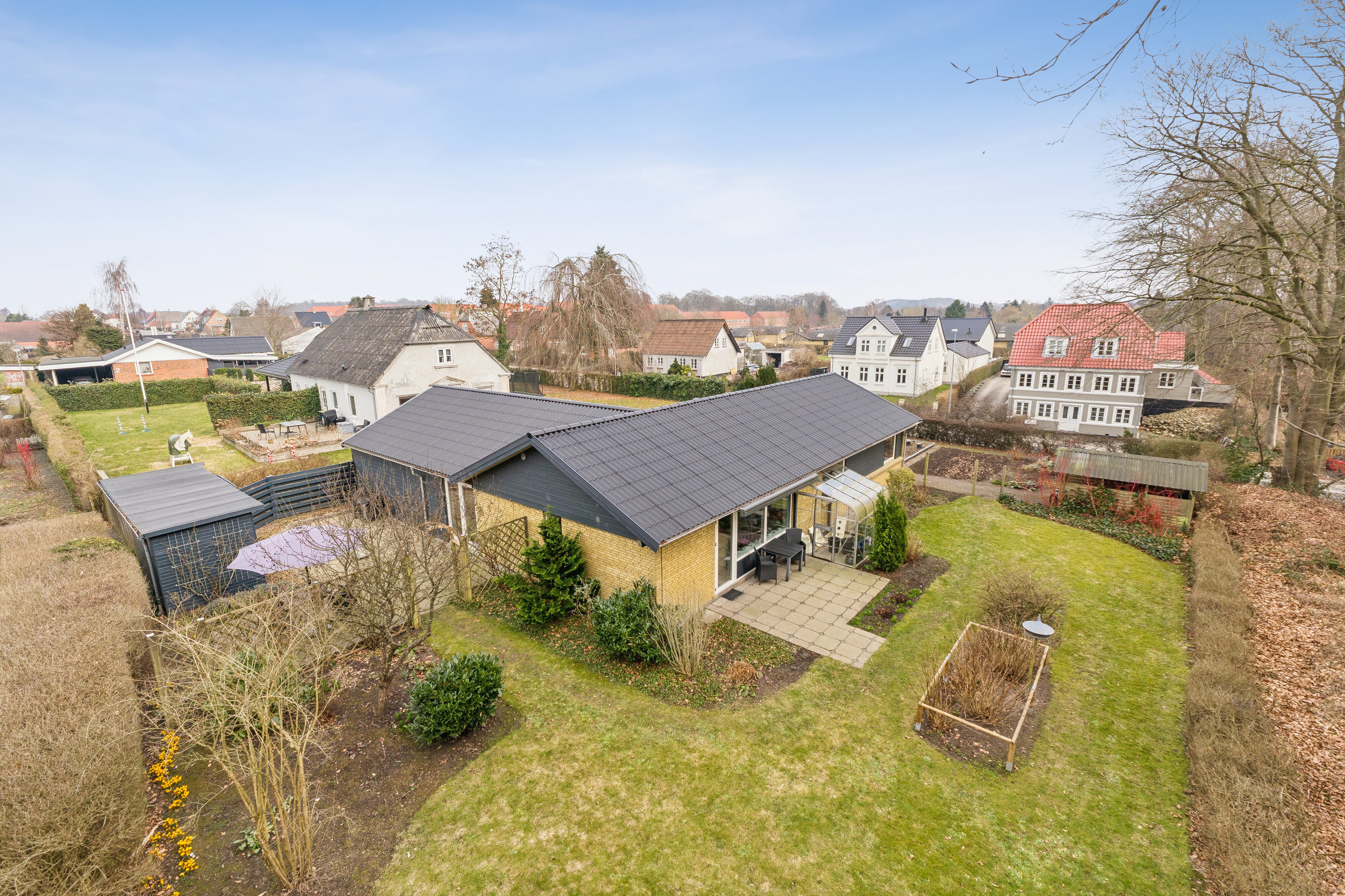 Fremhævet set fra haven billede i fuldskærmstilstand. Billede af Tvedvej 53, 5700 Svendborg