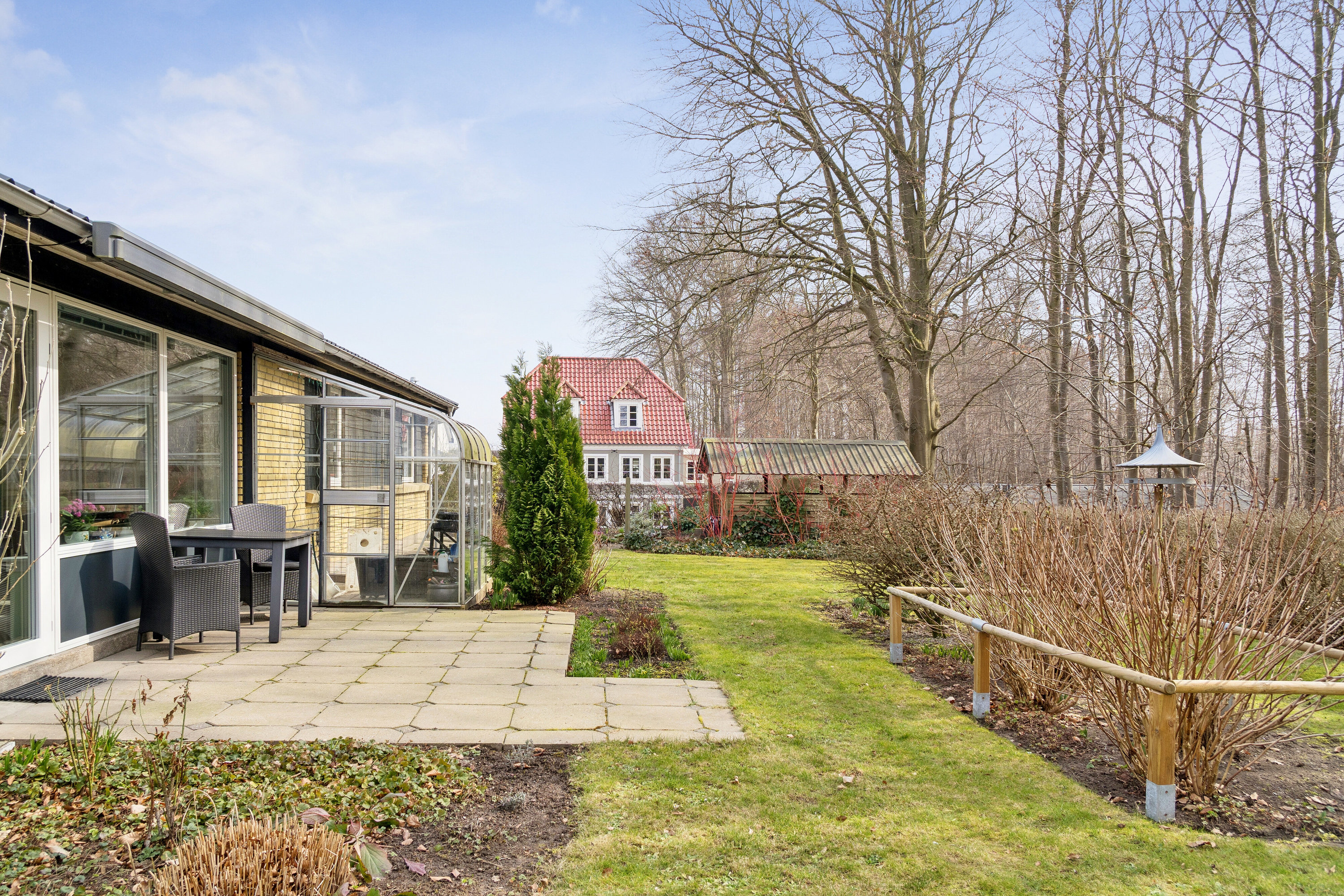 Fremhævet set fra haven billede i fuldskærmstilstand. Billede af Tvedvej 53, 5700 Svendborg