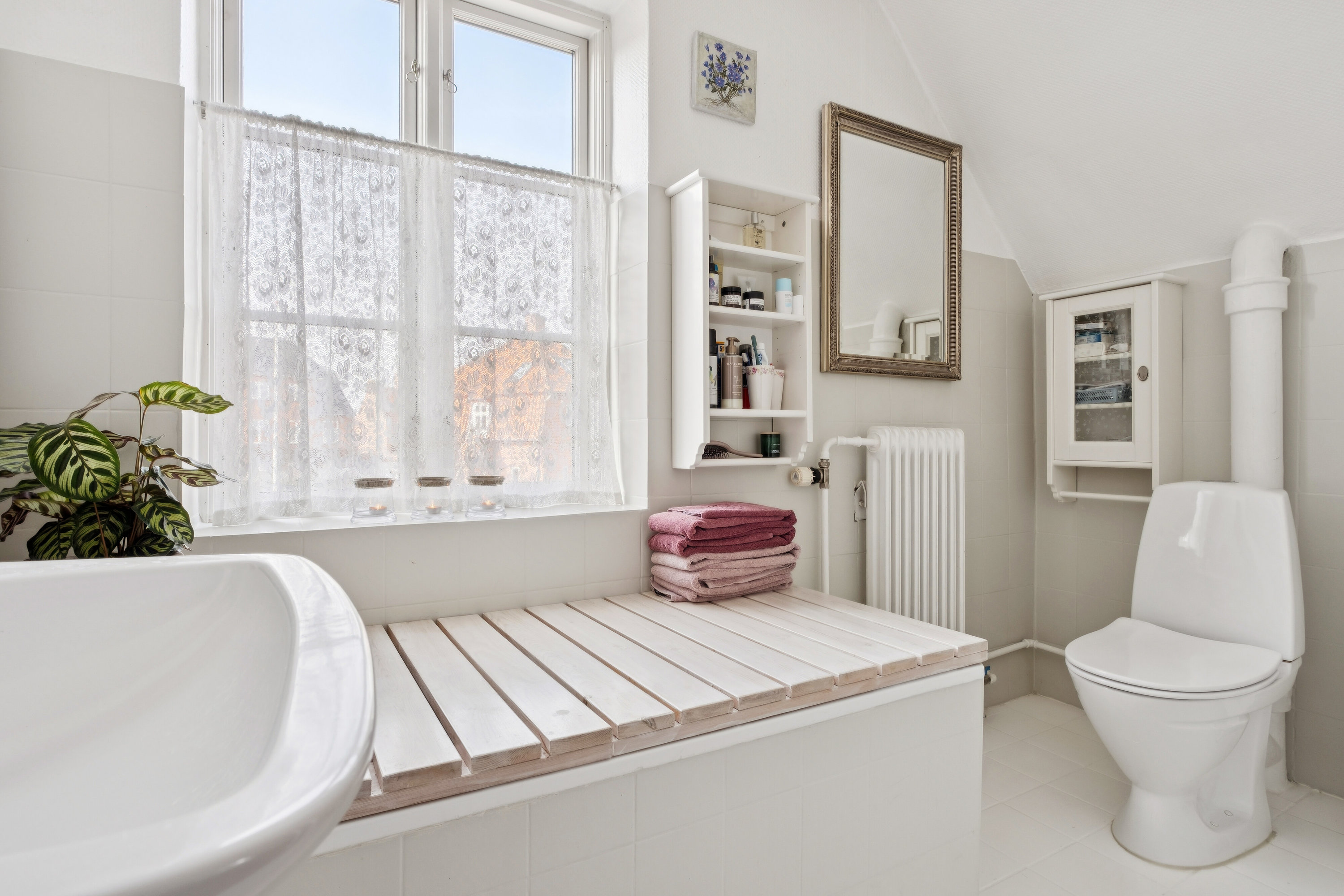 Fremhævet badeværelse billede i fuldskærmstilstand. Billede af Byvolden 9, 4000 Roskilde