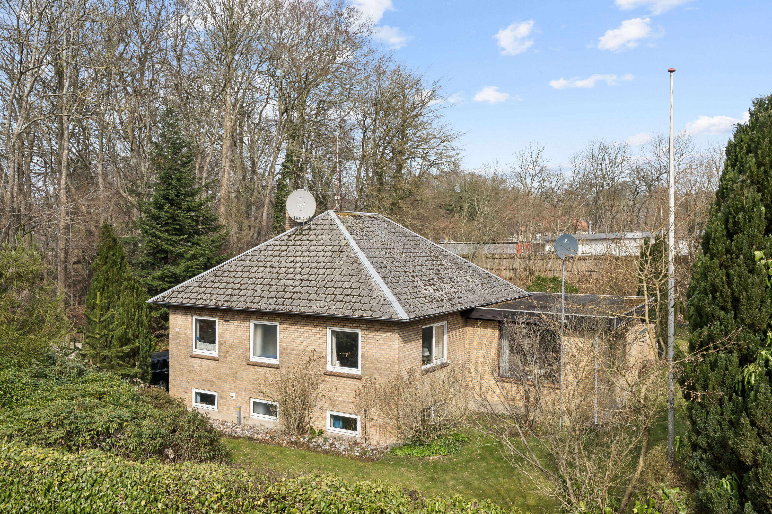 Fremhævet set fra vejen billede i fuldskærmstilstand. Billede af Skovvej 10, 6340 Kruså