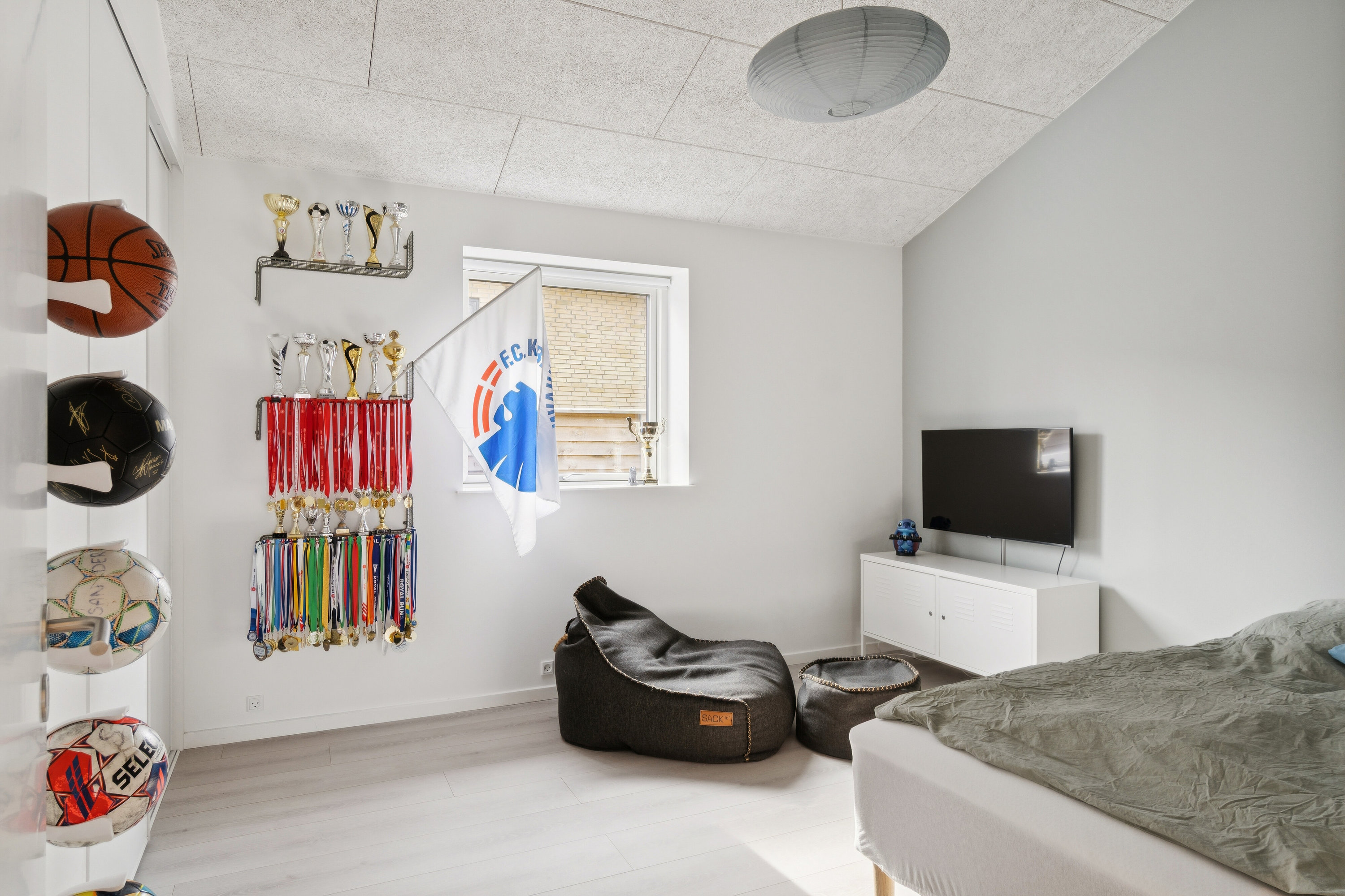 Fremhævet soveværelse billede i fuldskærmstilstand. Billede af Ejstrupvej 14, 2650 Hvidovre