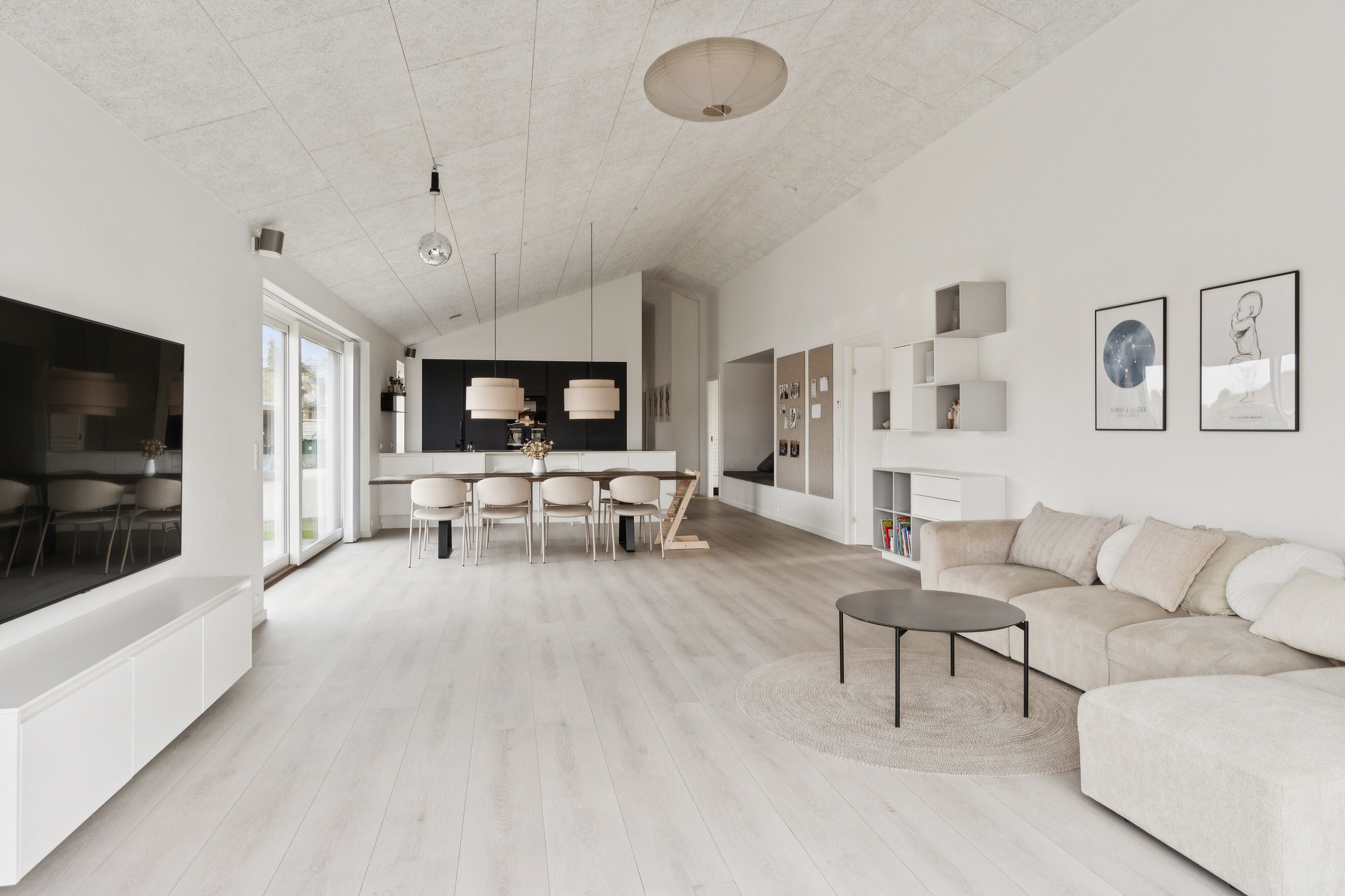 Fremhævet stue billede i fuldskærmstilstand. Billede af Ejstrupvej 14, 2650 Hvidovre