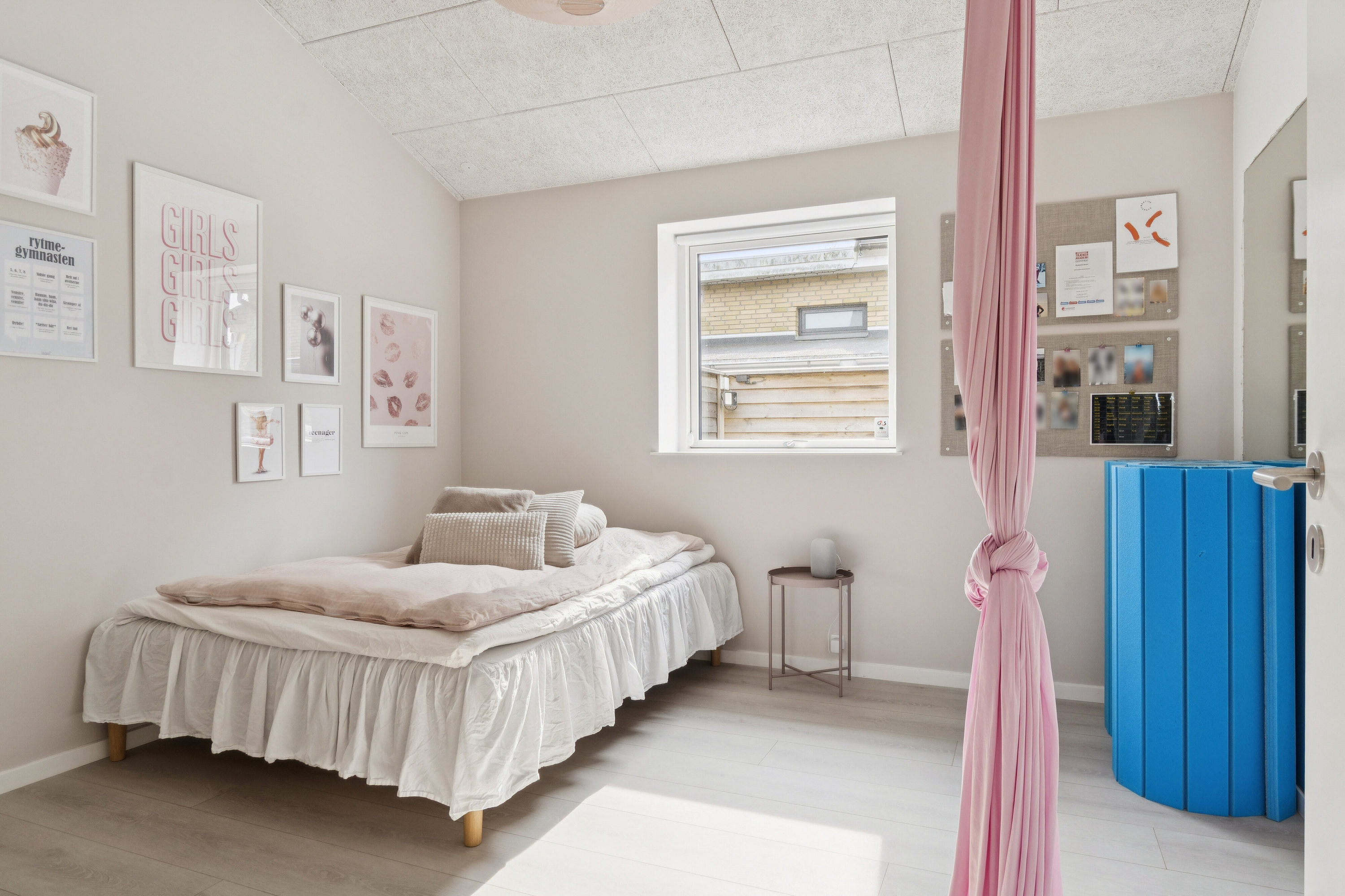 Fremhævet soveværelse billede i fuldskærmstilstand. Billede af Ejstrupvej 14, 2650 Hvidovre