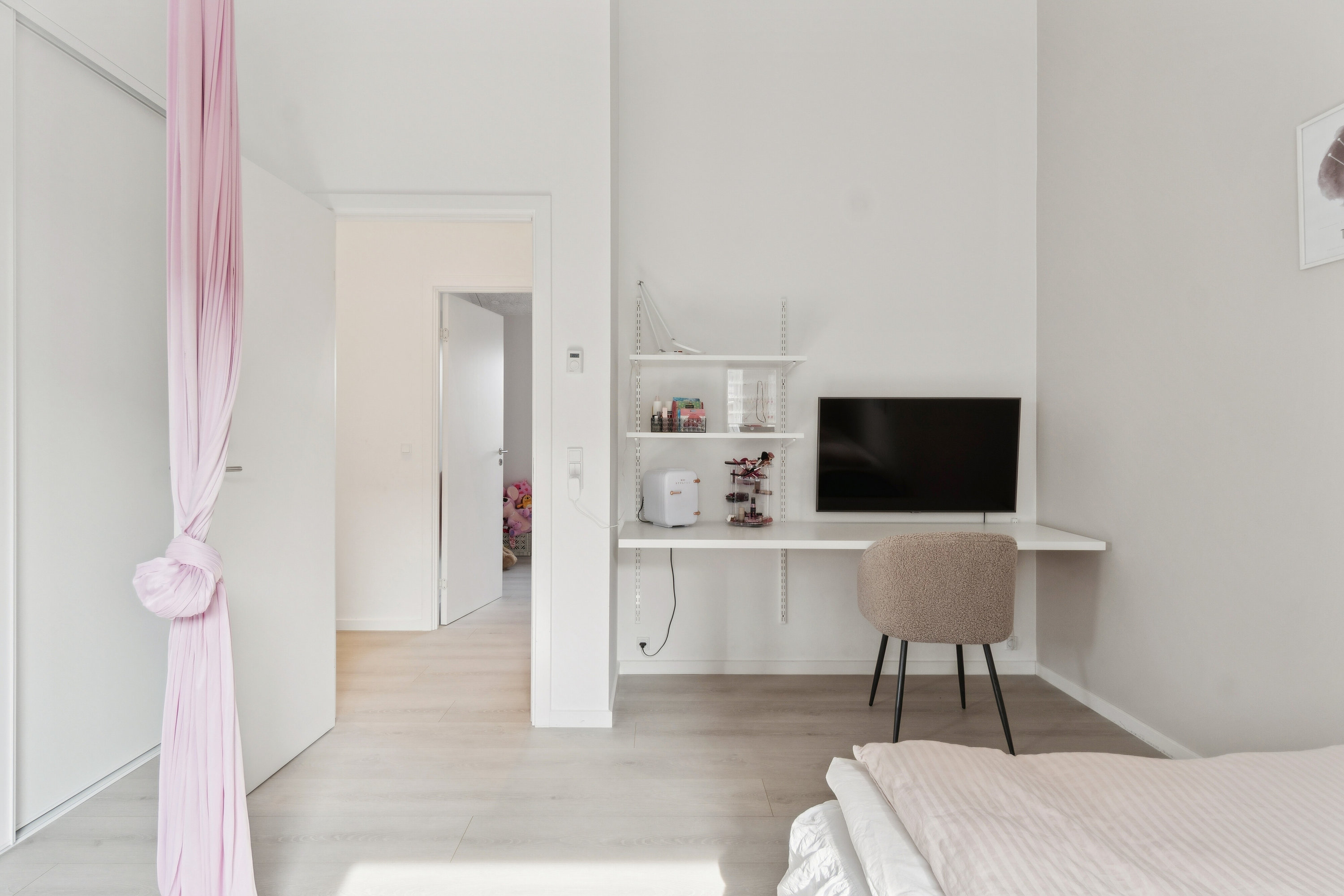 Fremhævet soveværelse billede i fuldskærmstilstand. Billede af Ejstrupvej 14, 2650 Hvidovre