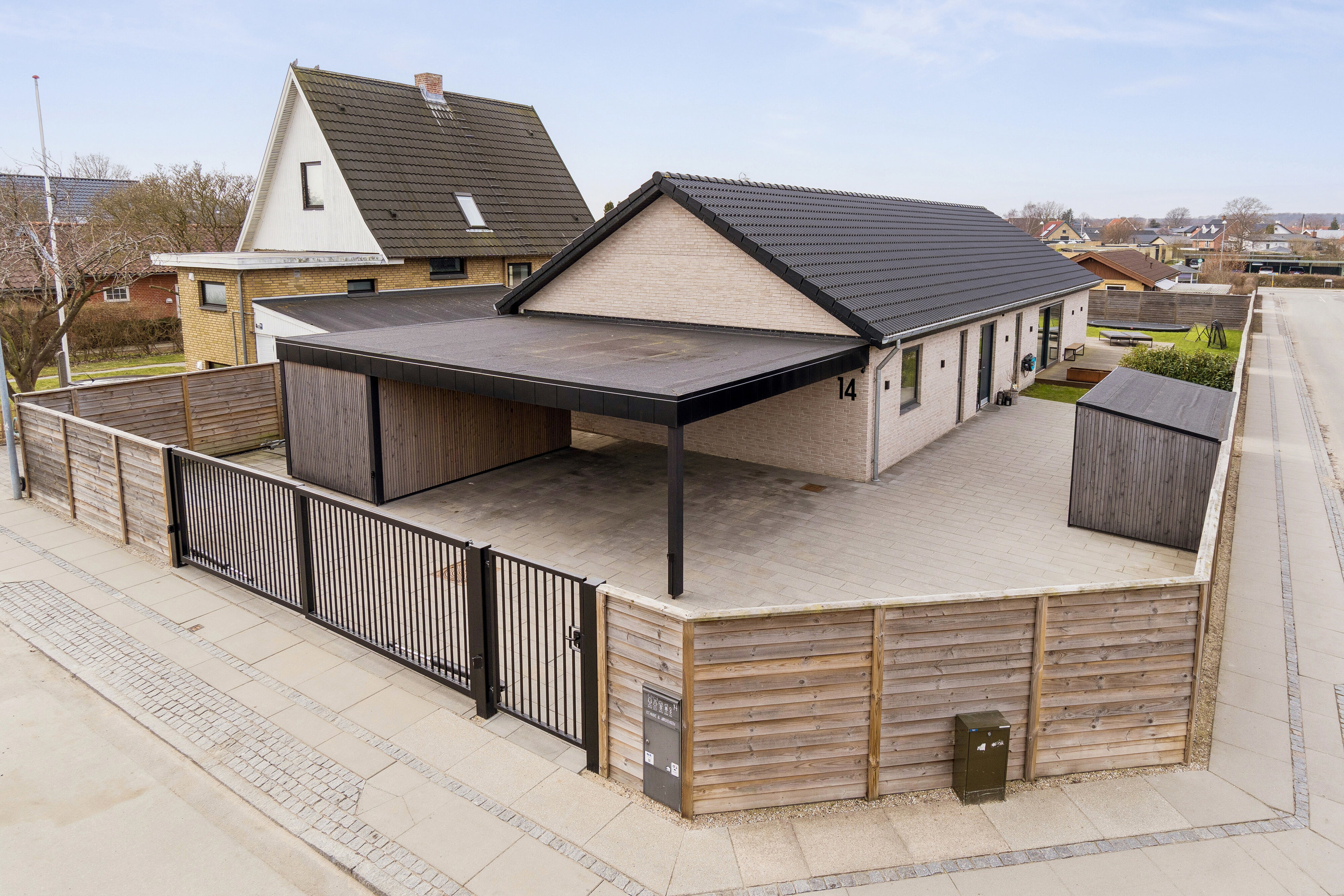 Fremhævet udendørs billede i fuldskærmstilstand. Billede af Ejstrupvej 14, 2650 Hvidovre