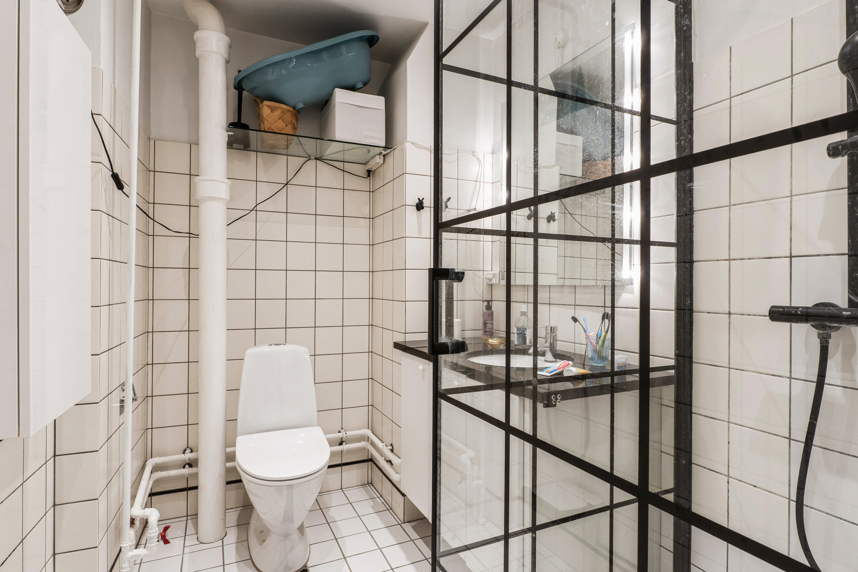 Fremhævet badeværelse billede i fuldskærmstilstand. Billede af Østbanegade 33, 2. 1., 2100 København Ø