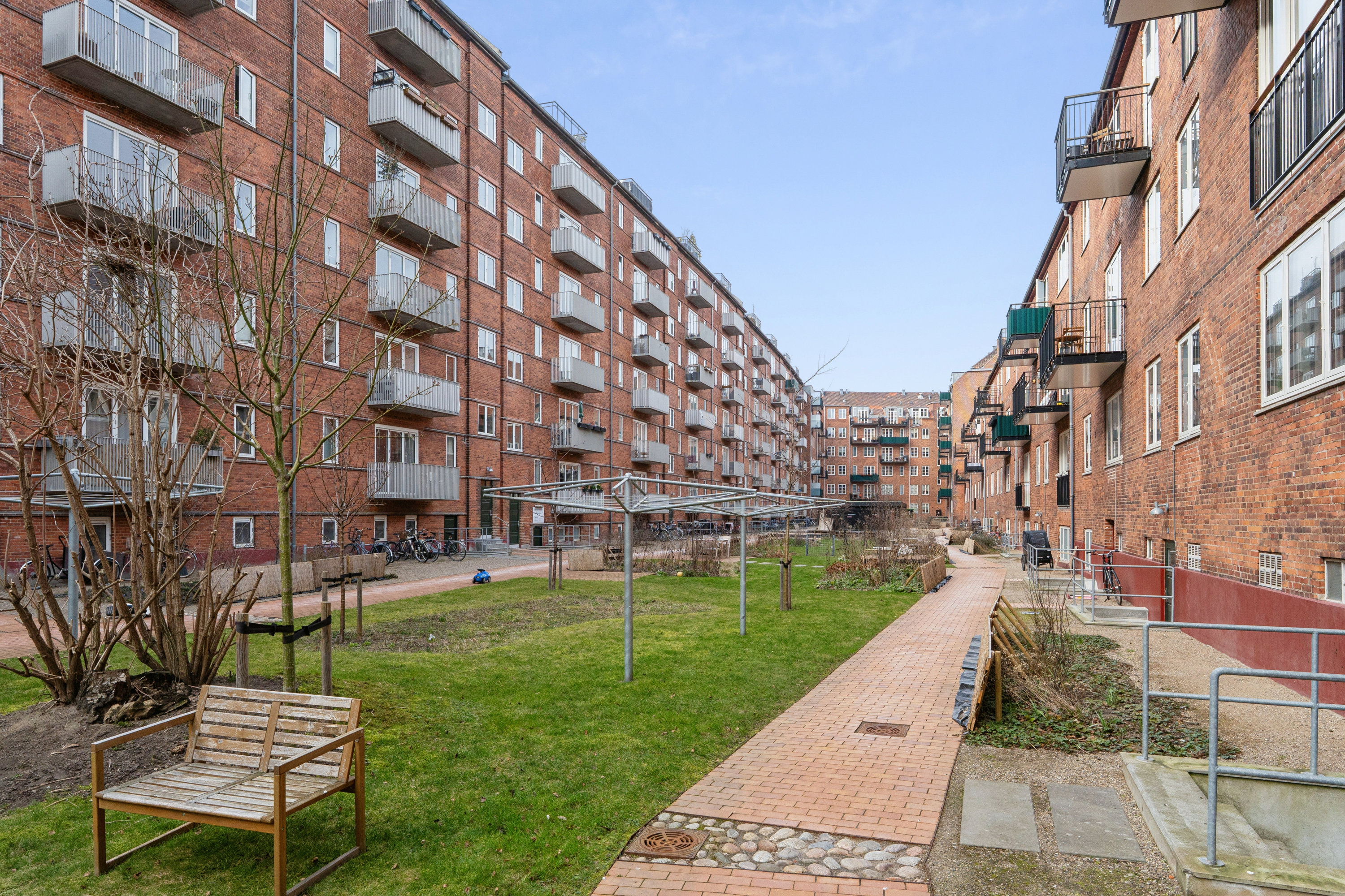 Fremhævet andet billede i fuldskærmstilstand. Billede af Østbanegade 33, 2. 1., 2100 København Ø