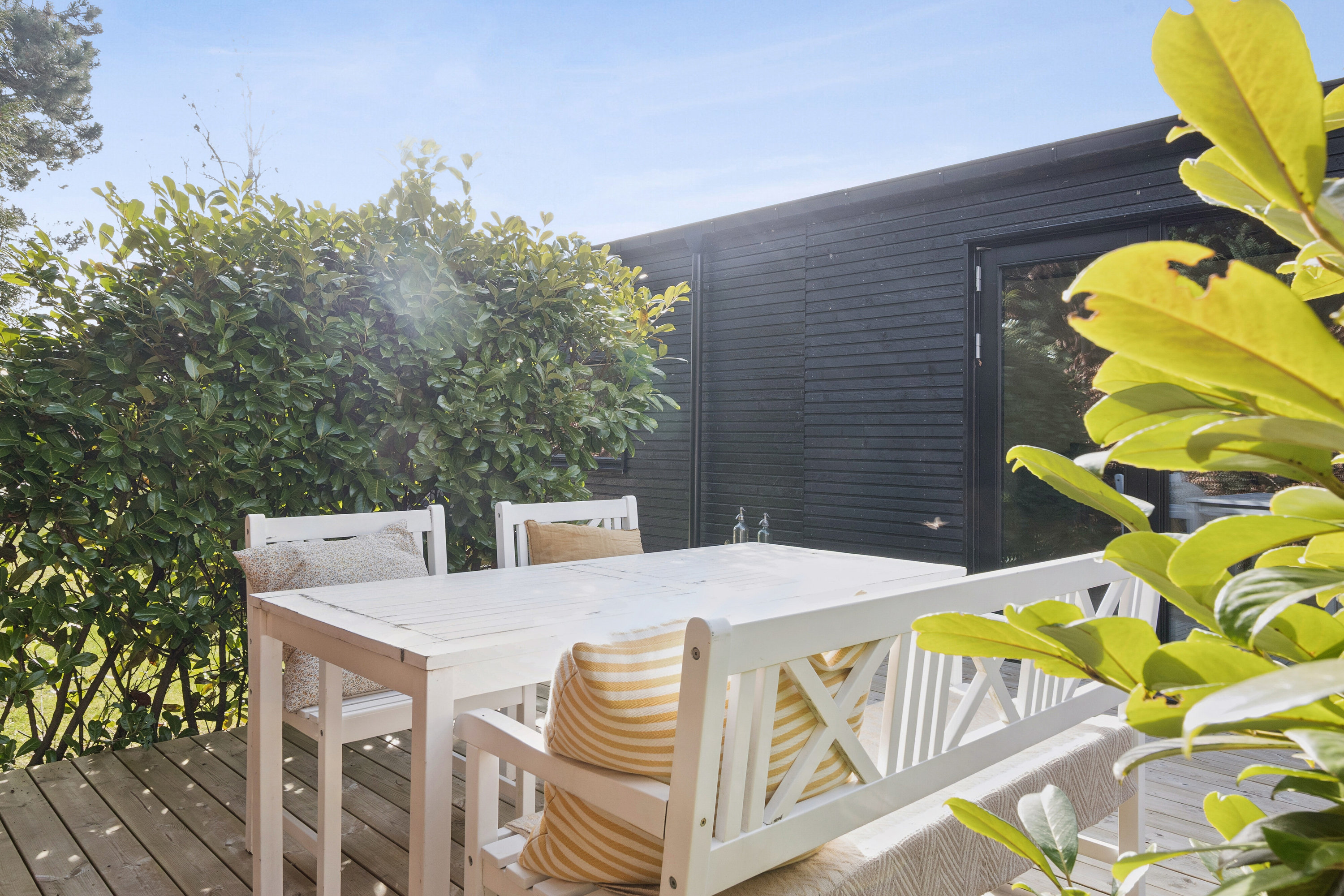 Fremhævet set fra haven billede i fuldskærmstilstand. Billede af Tennisvej 5, 3100 Hornbæk