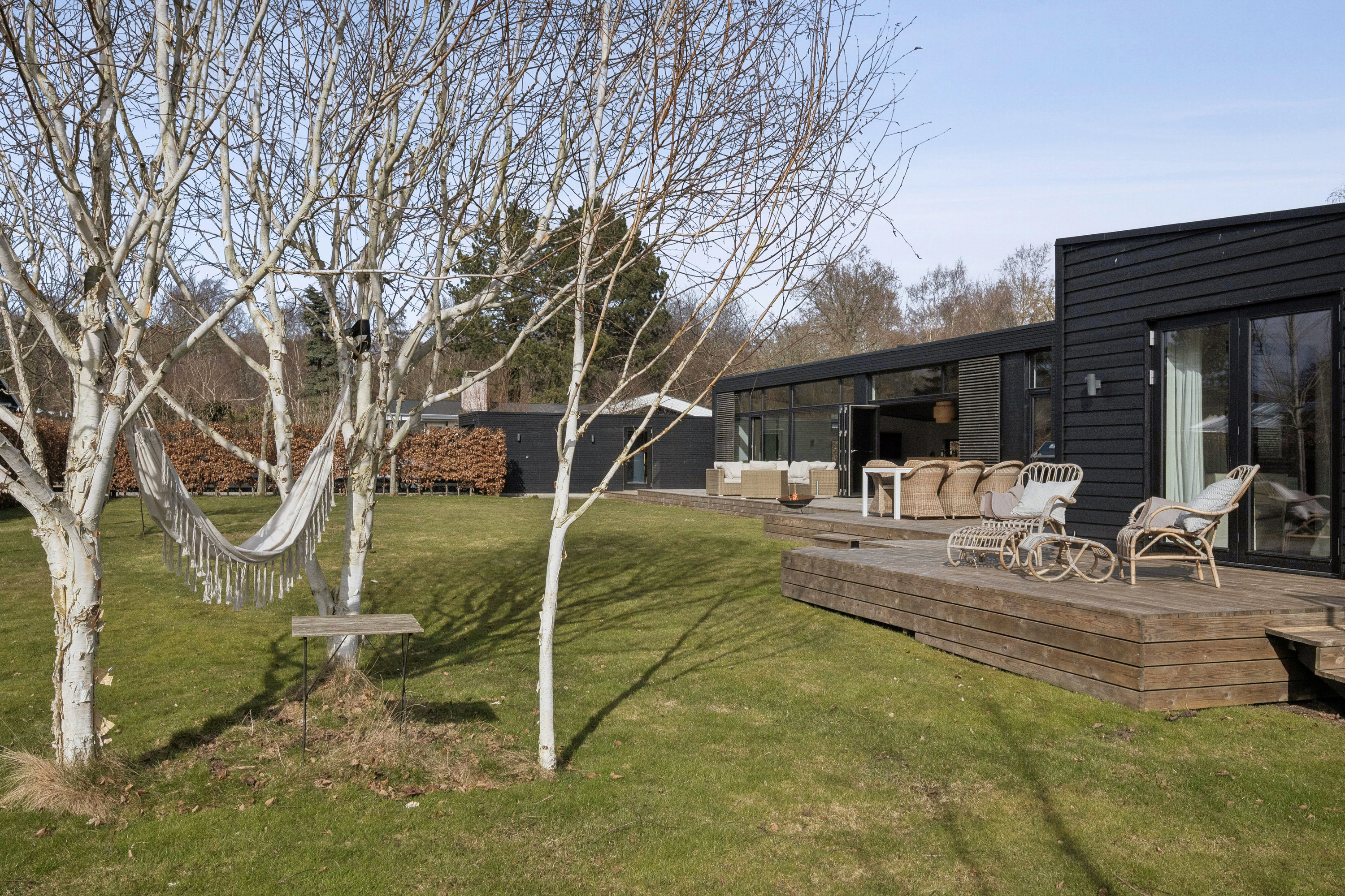Fremhævet set fra haven billede i fuldskærmstilstand. Billede af Tennisvej 5, 3100 Hornbæk