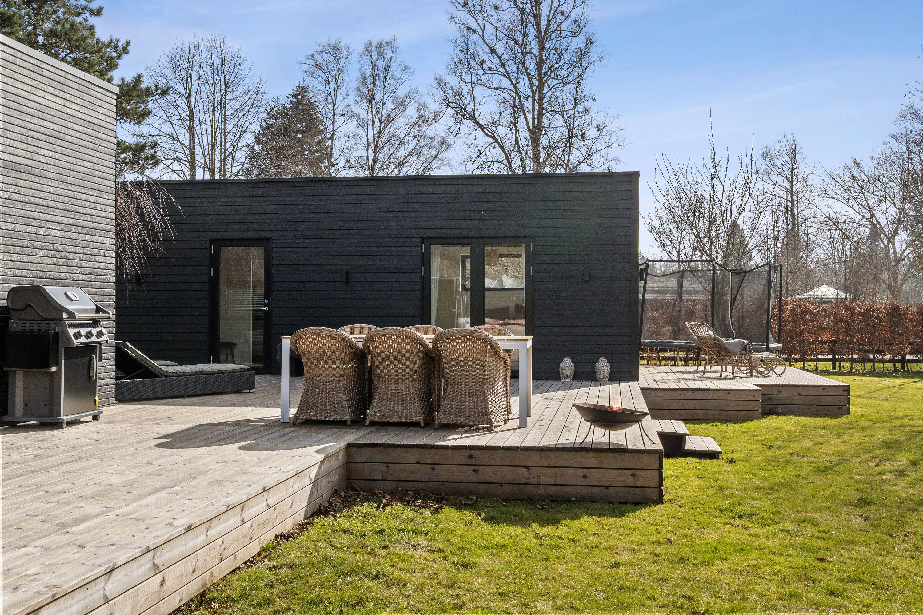 Fremhævet set fra haven billede i fuldskærmstilstand. Billede af Tennisvej 5, 3100 Hornbæk