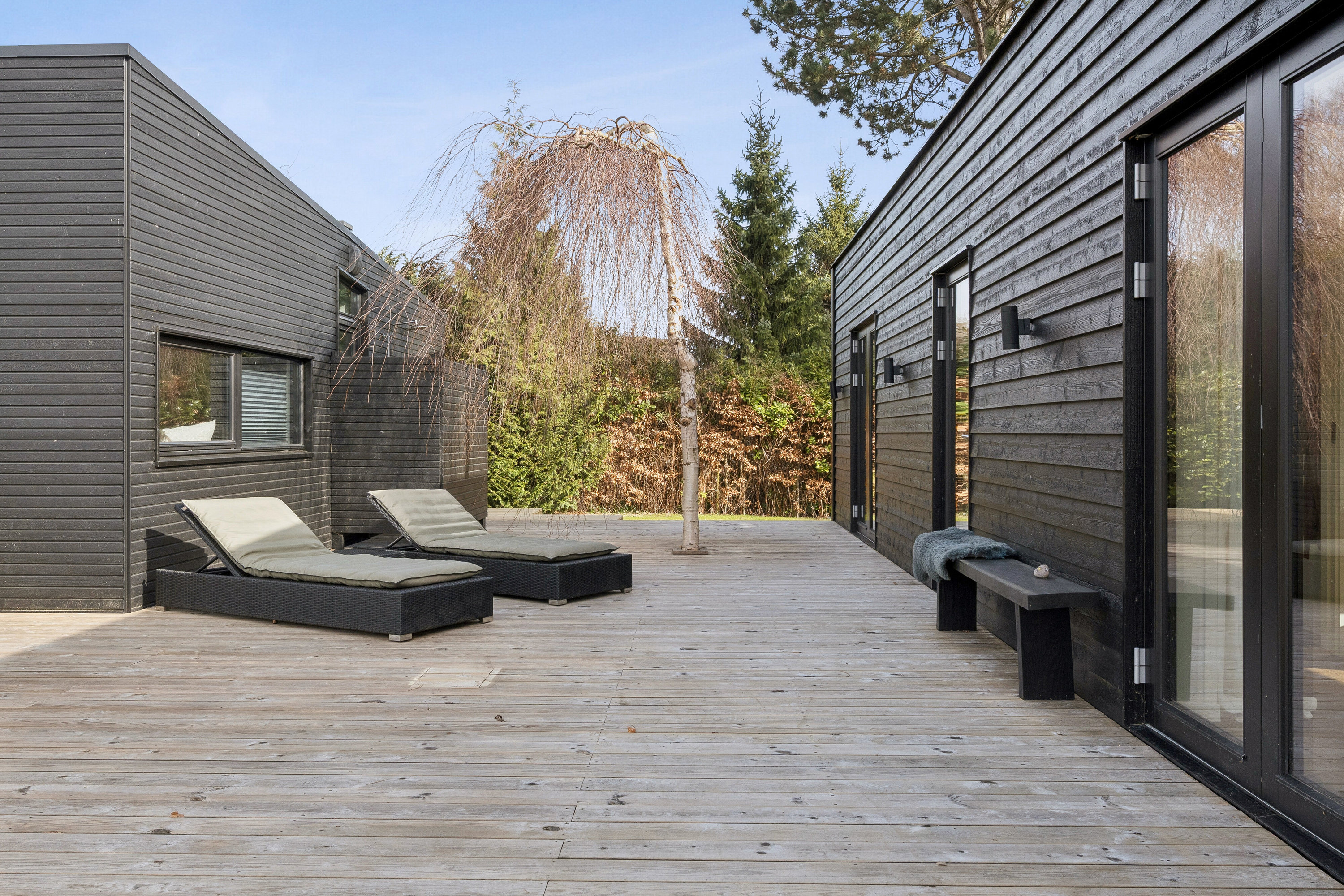 Fremhævet set fra haven billede i fuldskærmstilstand. Billede af Tennisvej 5, 3100 Hornbæk