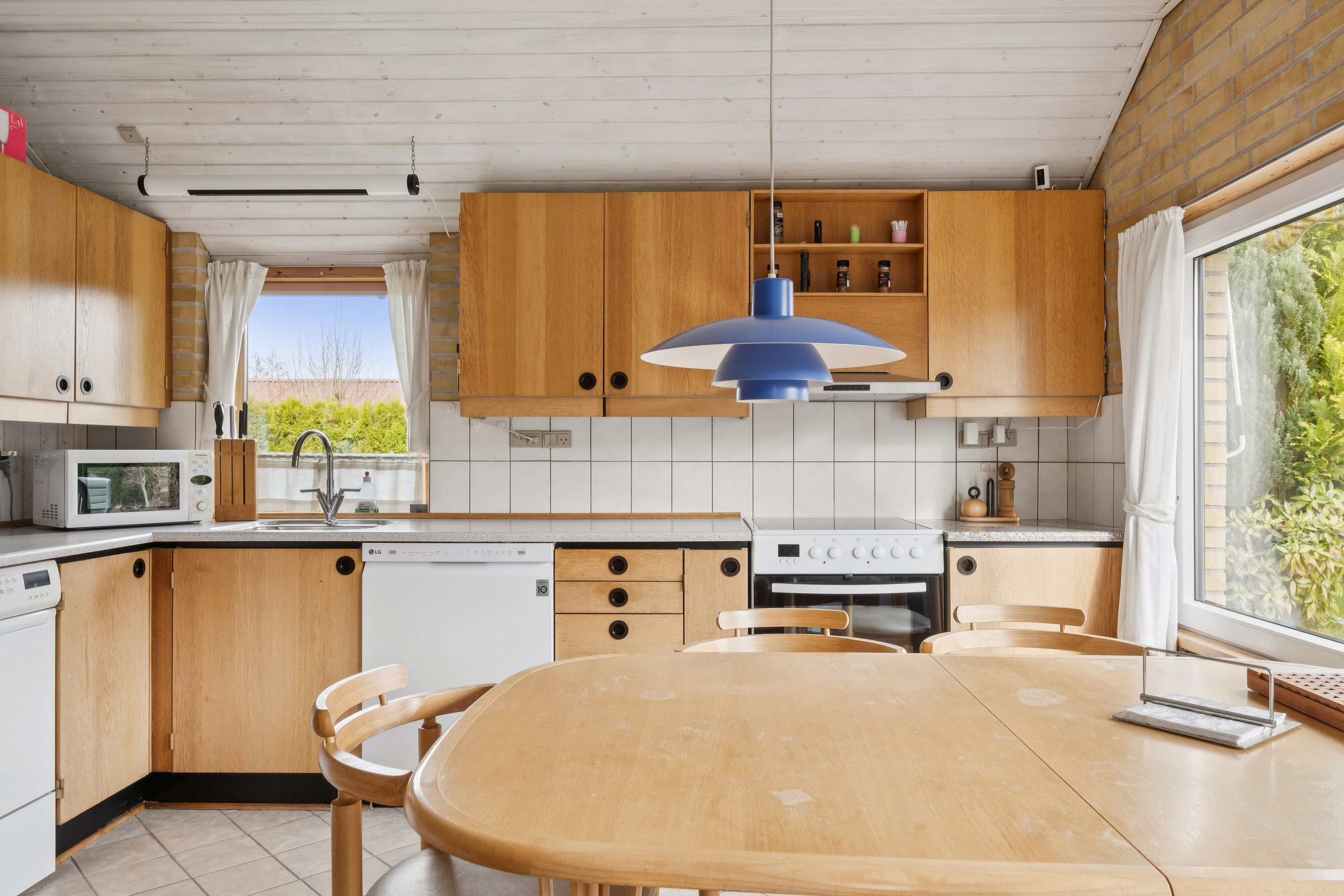 Fremhævet køkken billede i fuldskærmstilstand. Billede af Skovduevej 11, Villingerød, 3120 Dronningmølle