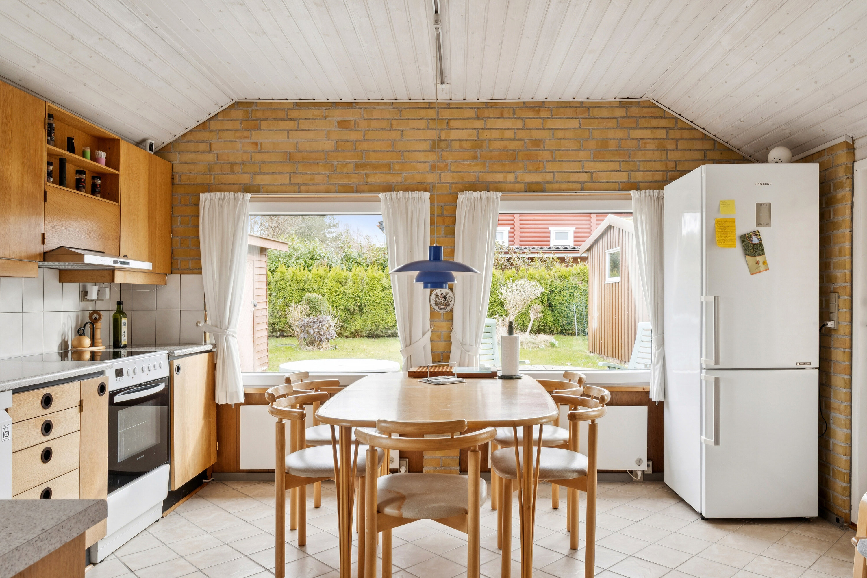 Fremhævet spisestue billede i fuldskærmstilstand. Billede af Skovduevej 11, Villingerød, 3120 Dronningmølle