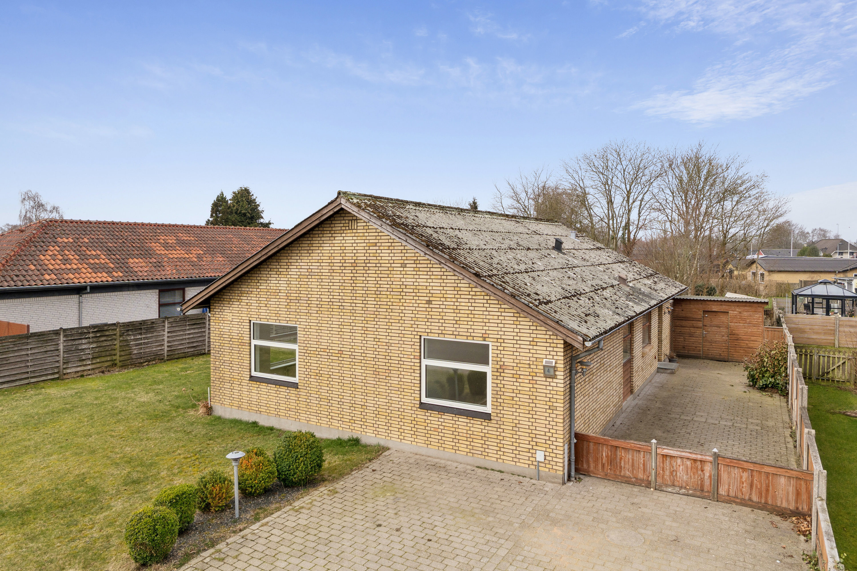 Fremhævet udendørs billede i fuldskærmstilstand. Billede af Hasselvej 4, 7441 Bording