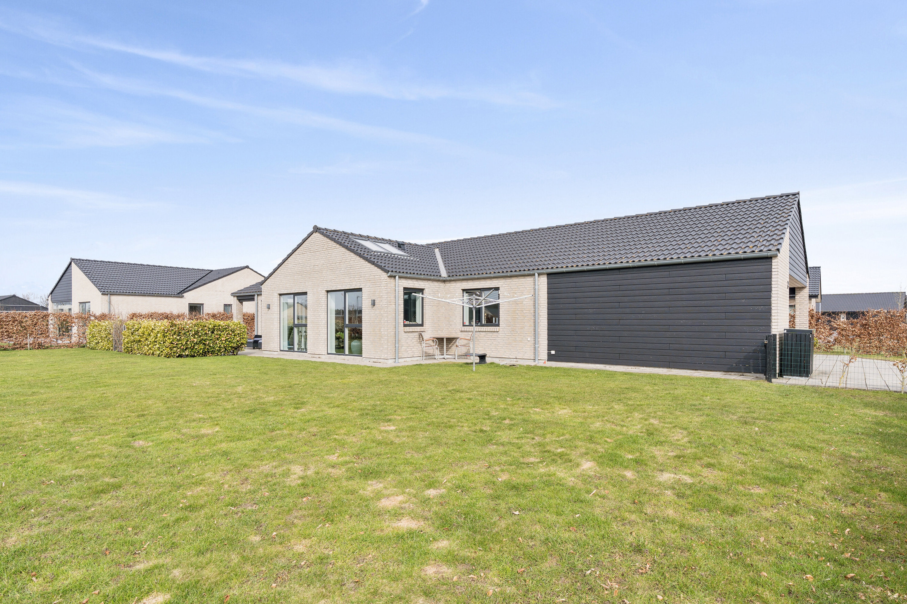 Fremhævet set fra haven billede i fuldskærmstilstand. Billede af Tusindbenet 24, 7190 Billund