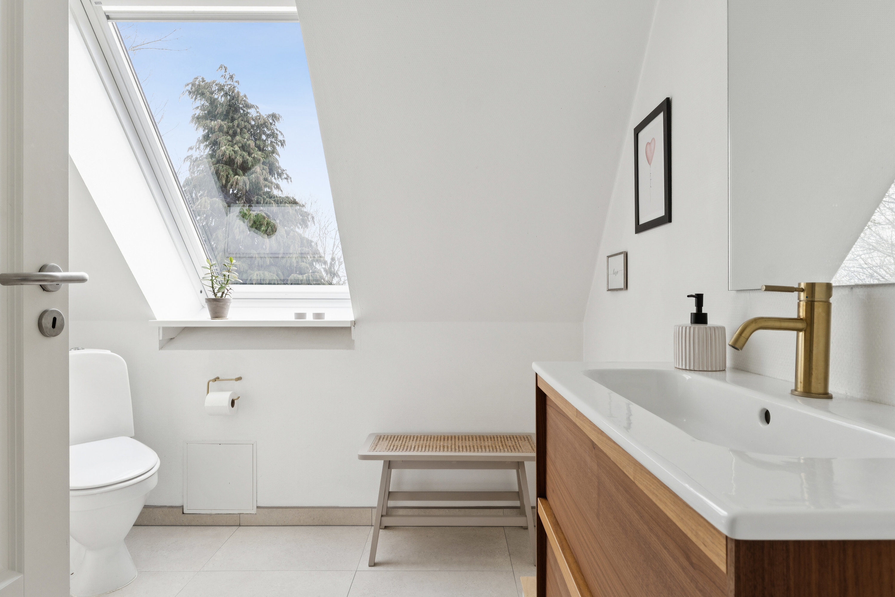 Fremhævet badeværelse billede i fuldskærmstilstand. Billede af Drachmannsvej 10B, 3100 Hornbæk