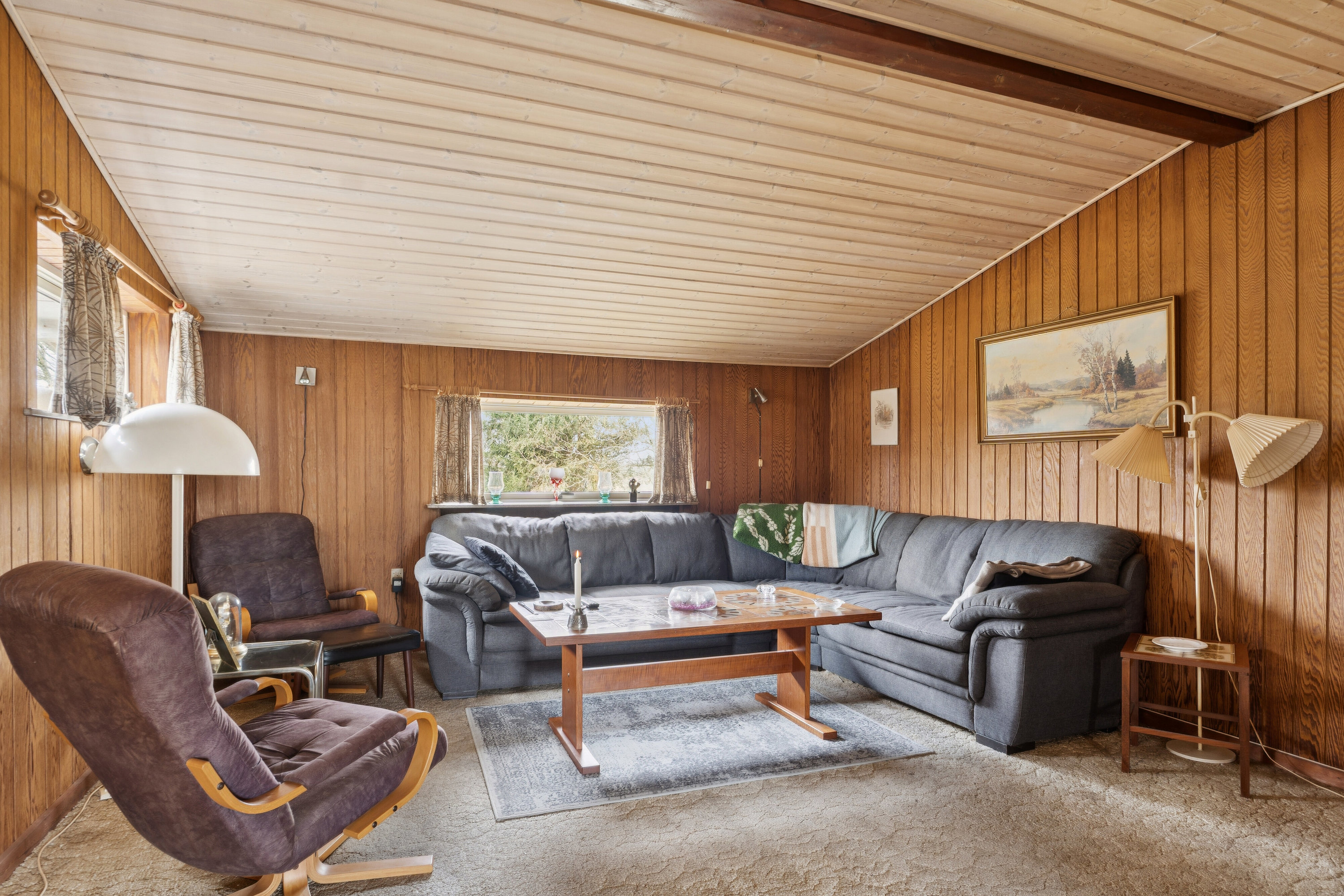 Fremhævet stue billede i fuldskærmstilstand. Billede af Krogsgårdsvej 57, Hvam, 8620 Kjellerup