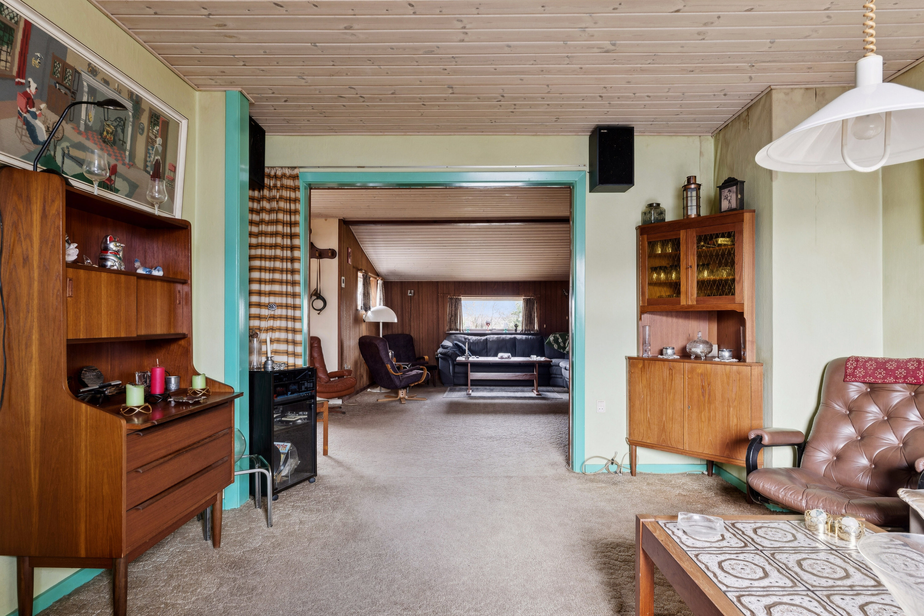 Fremhævet stue billede i fuldskærmstilstand. Billede af Krogsgårdsvej 57, Hvam, 8620 Kjellerup