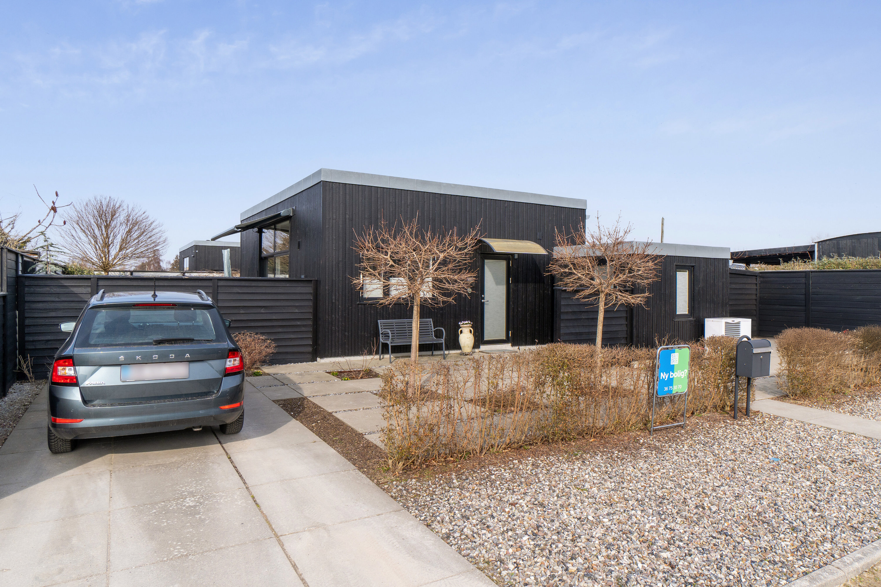 Fremhævet set fra haven billede i fuldskærmstilstand. Billede af Træholmen 14, 2650 Hvidovre