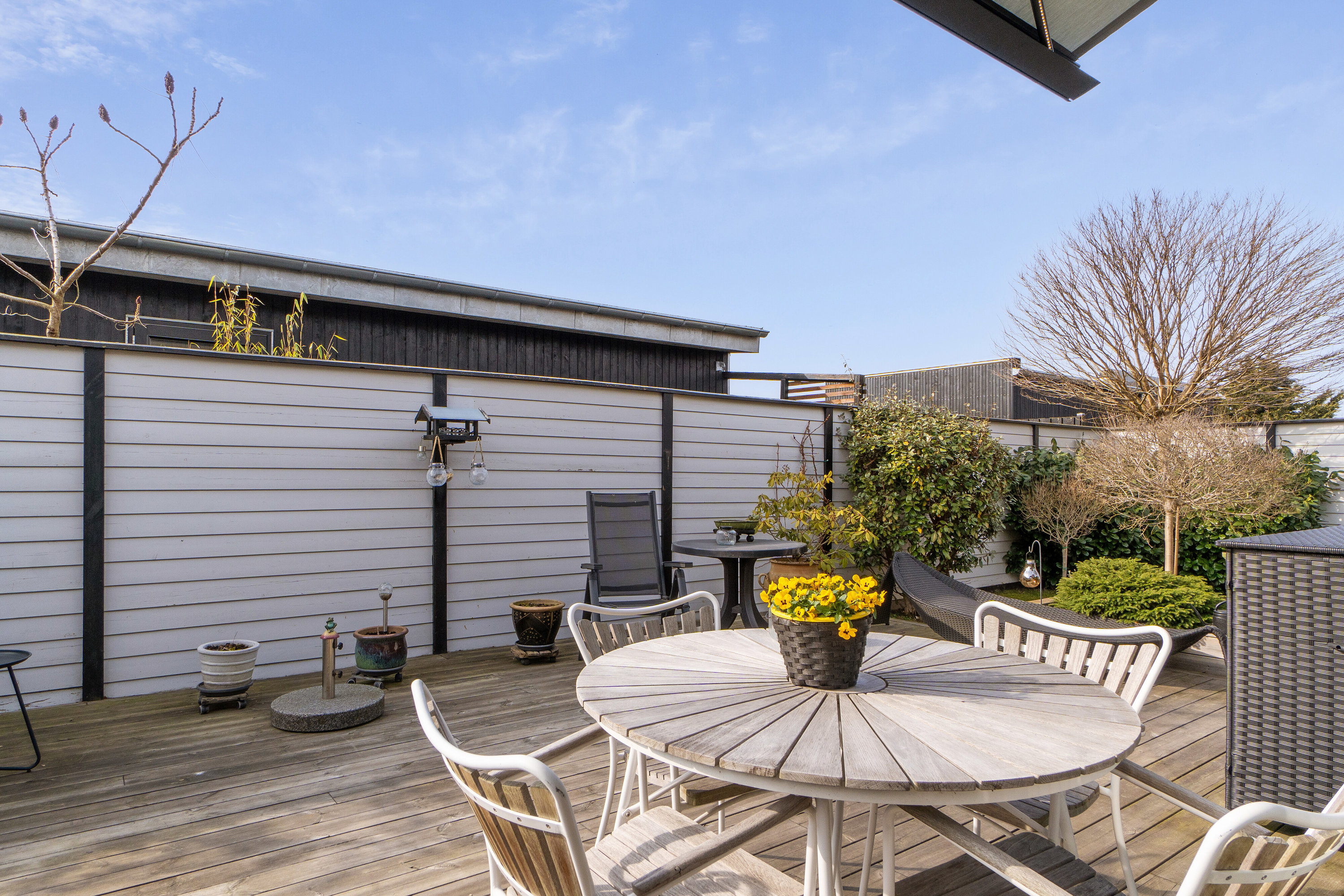 Fremhævet set fra haven billede i fuldskærmstilstand. Billede af Træholmen 14, 2650 Hvidovre