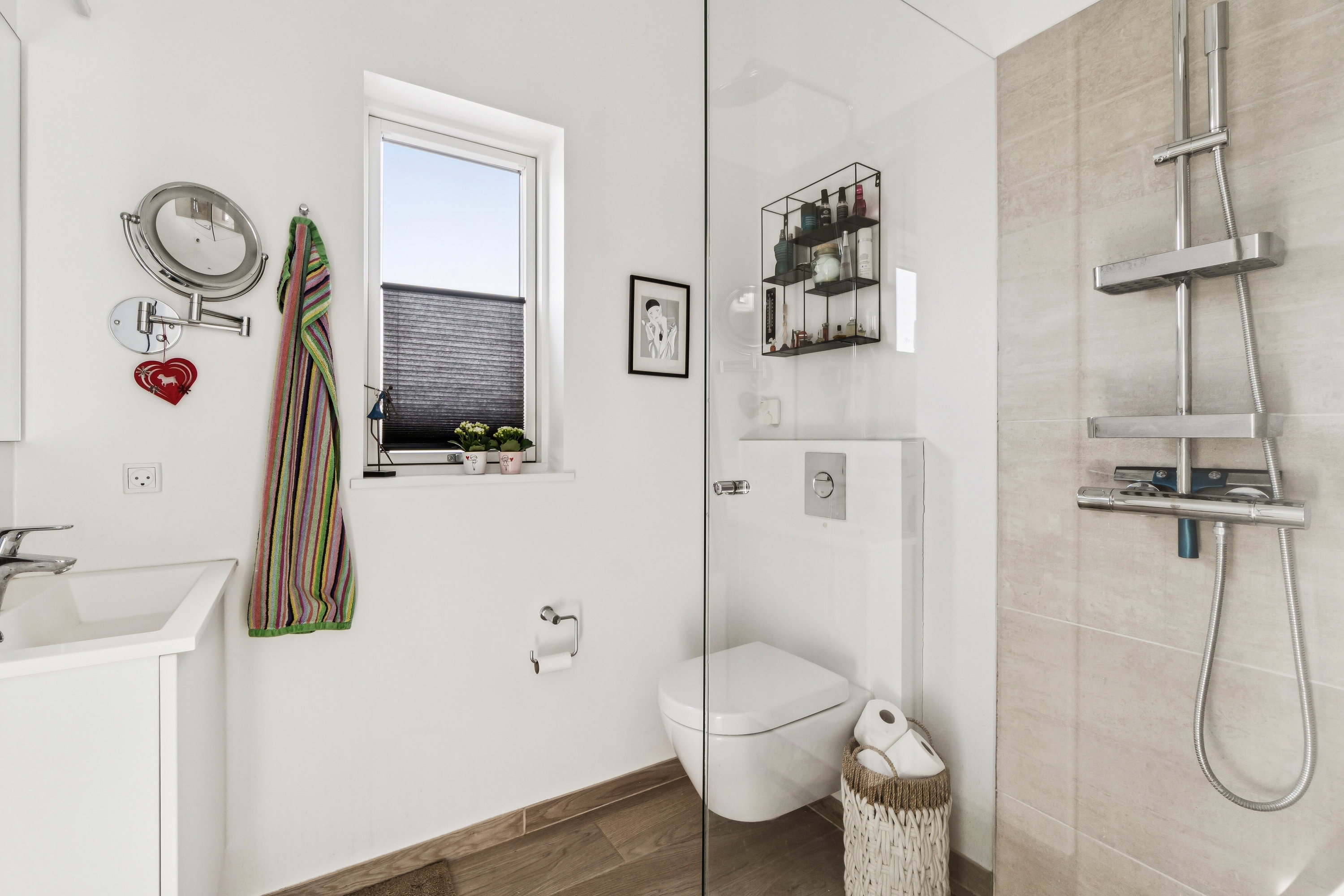 Fremhævet badeværelse billede i fuldskærmstilstand. Billede af Træholmen 14, 2650 Hvidovre