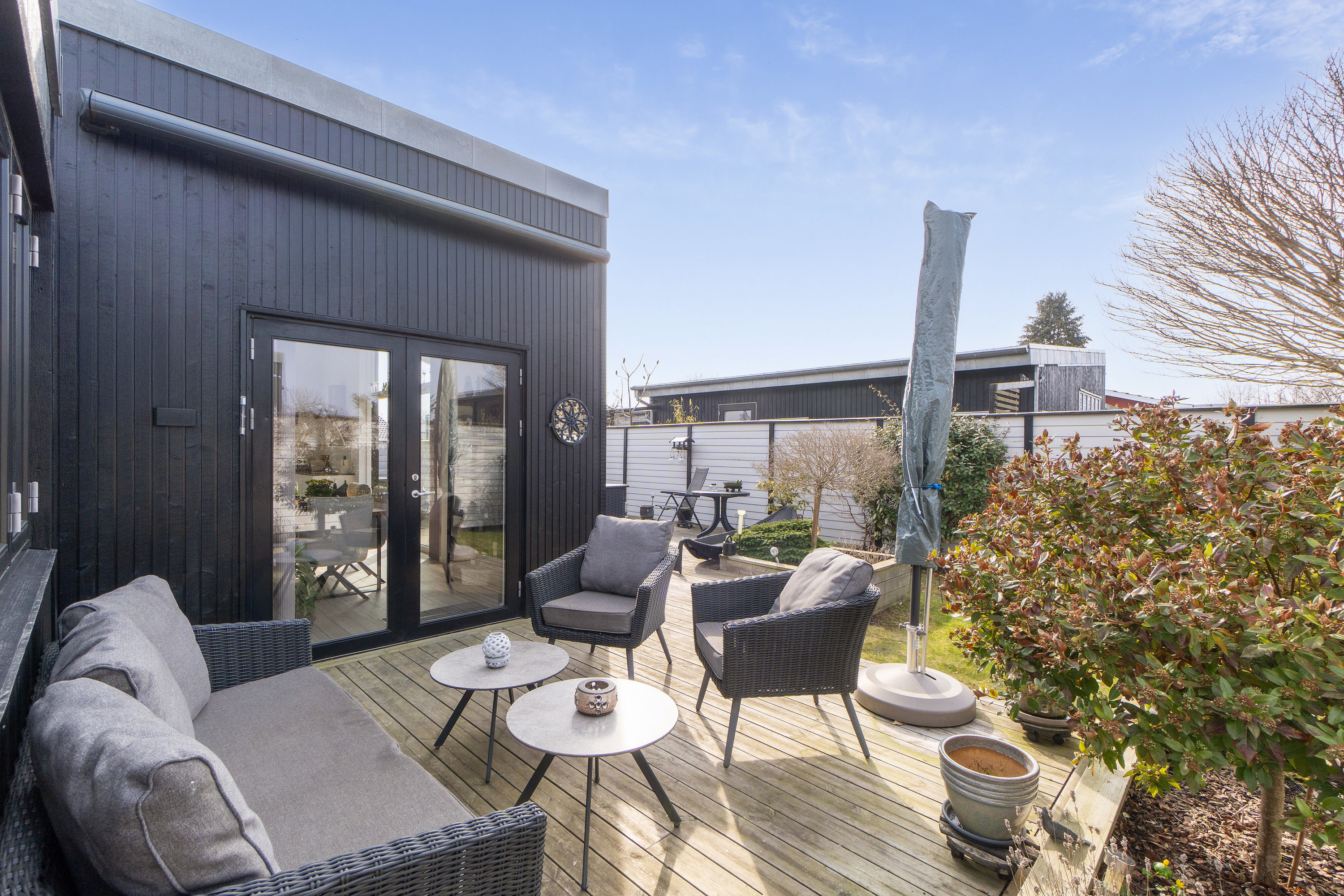 Fremhævet terrasse billede i fuldskærmstilstand. Billede af Træholmen 14, 2650 Hvidovre