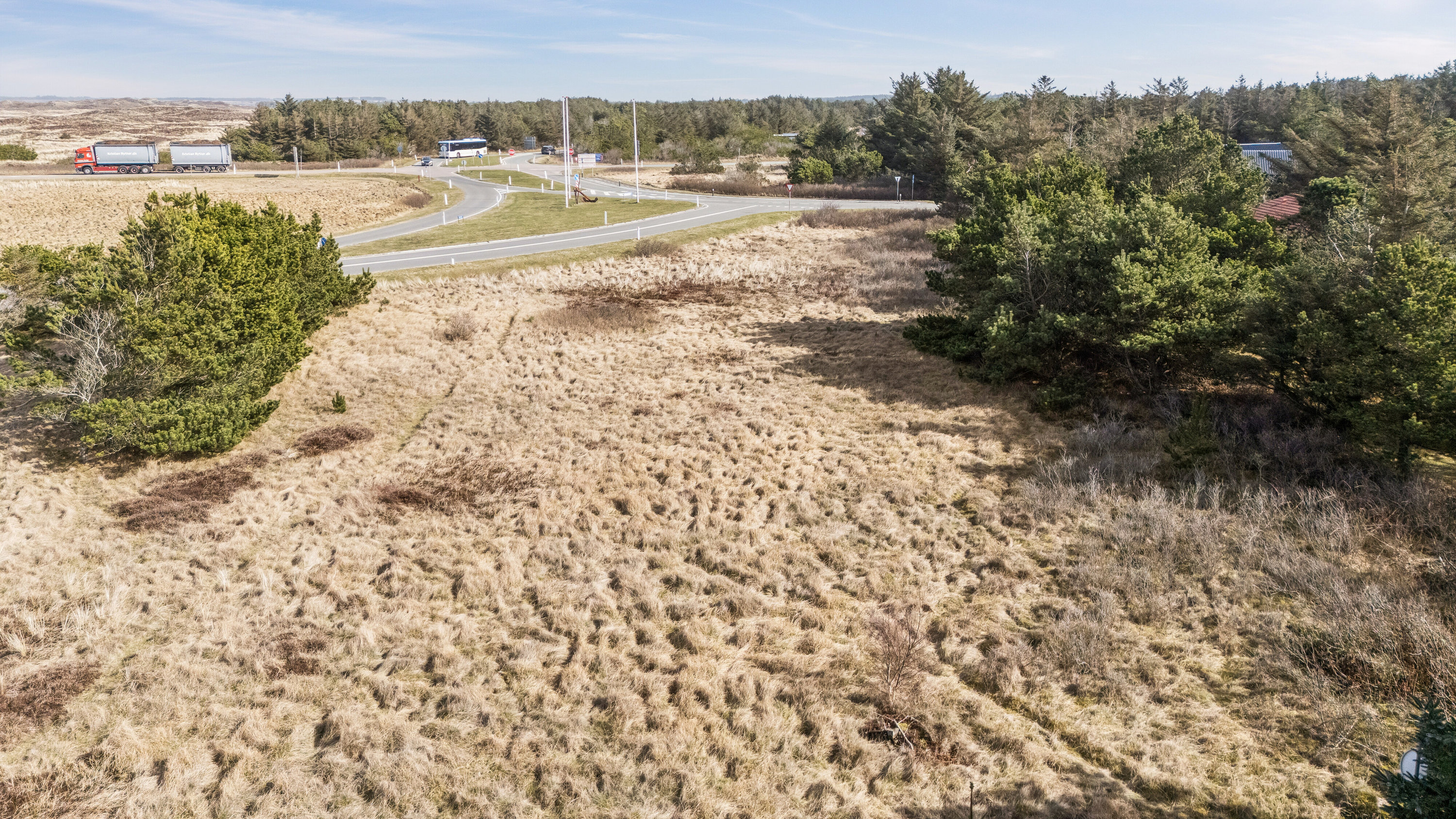Fremhævet grund billede i fuldskærmstilstand. Billede af Clemmessti 34 + 36, Klitmøller, 7700 Thisted