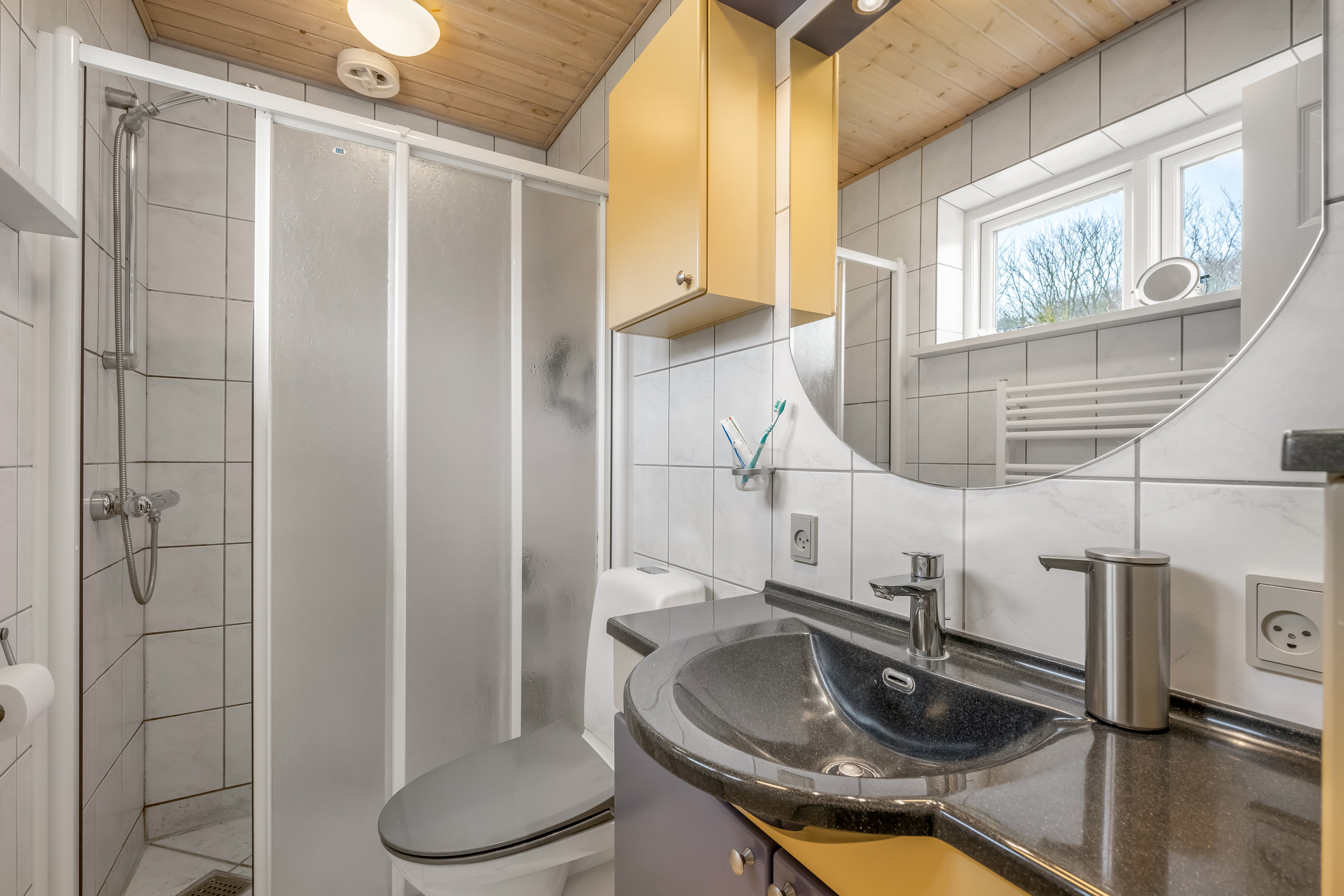 Fremhævet badeværelse billede i fuldskærmstilstand. Billede af Alkjærhøj 13, 6950 Ringkøbing