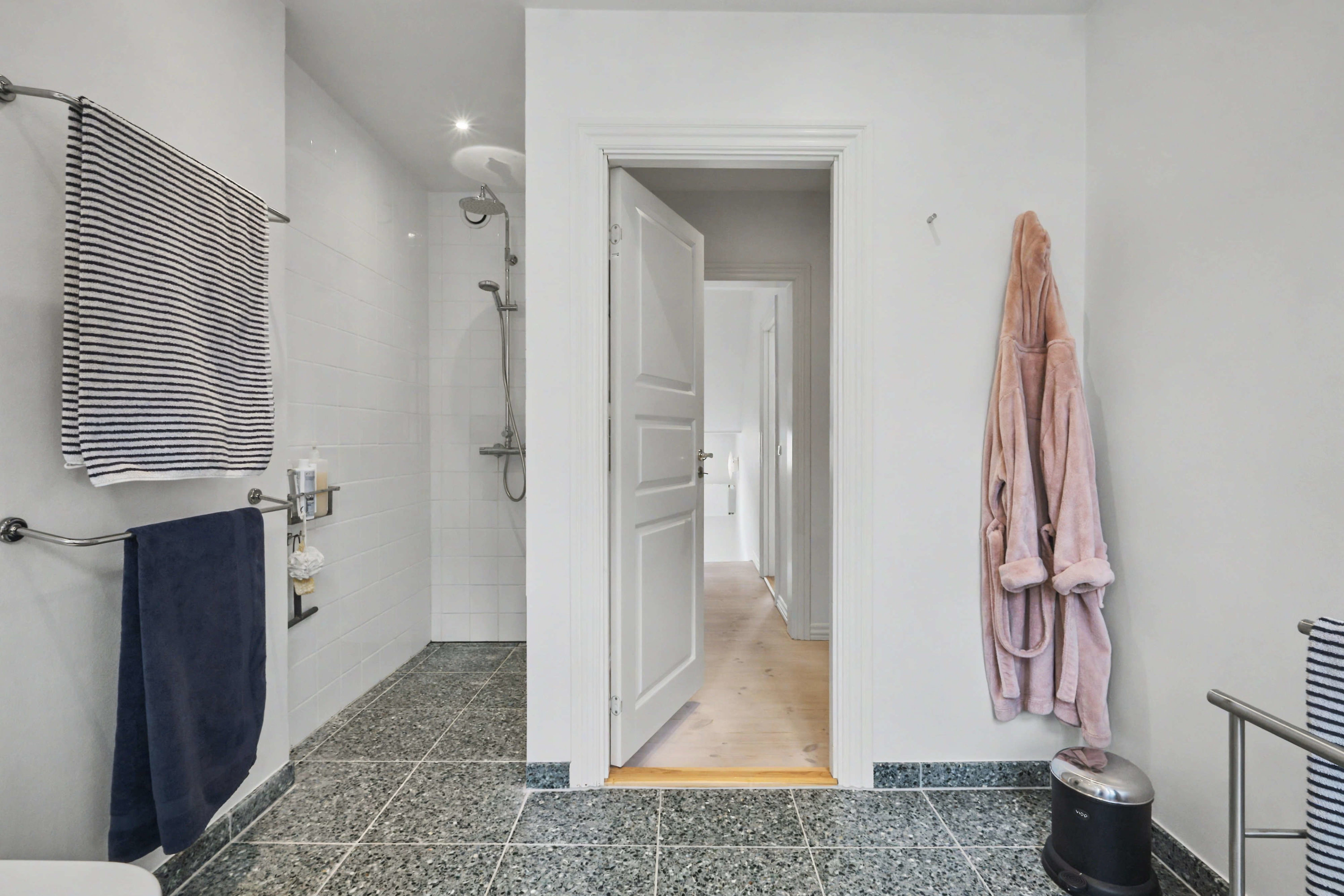 Fremhævet badeværelse billede i fuldskærmstilstand. Billede af Lollandsgade 36, 8000 Aarhus C