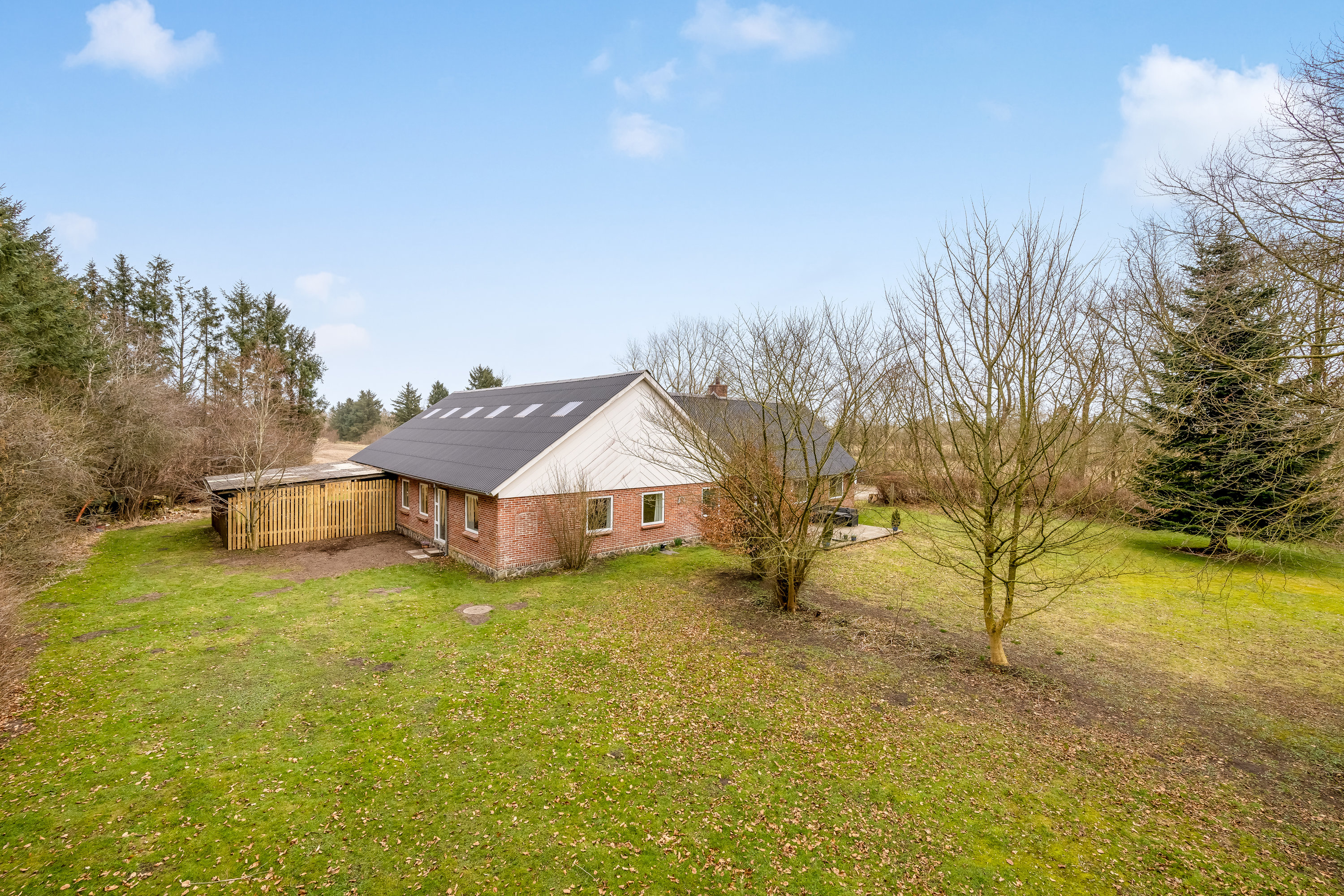 Fremhævet andet billede i fuldskærmstilstand. Billede af Astrupvej 1, Hee, 6950 Ringkøbing