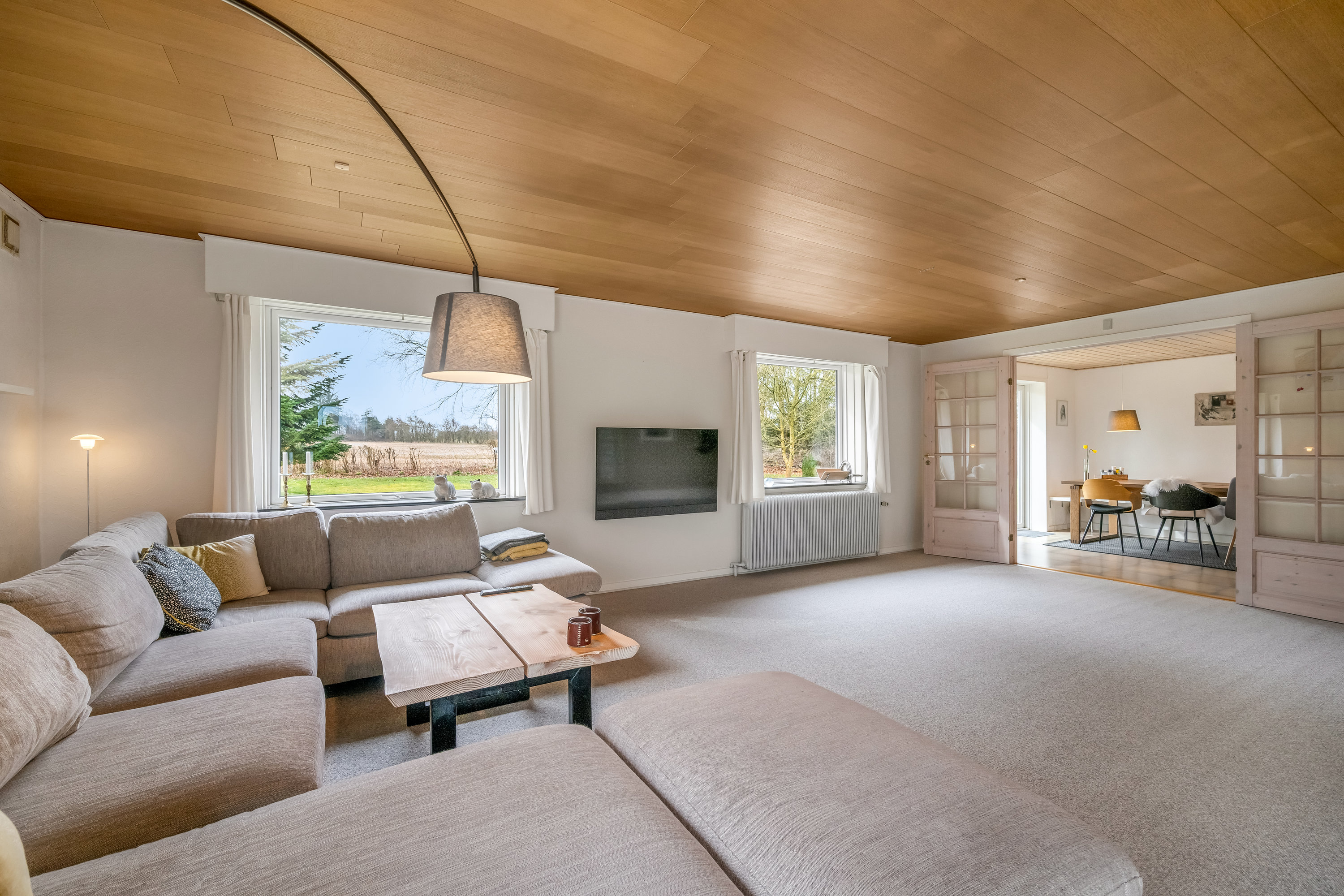 Fremhævet stue billede i fuldskærmstilstand. Billede af Astrupvej 1, Hee, 6950 Ringkøbing